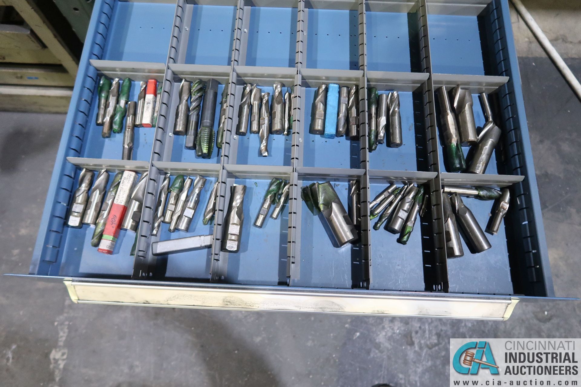 15-DRAWER VIDMAR TOOL CABINET AND CONTENTS WITH MISCELLANEOUS CARBIDE END MILLS, DIAMOND GRINDING - Image 9 of 12