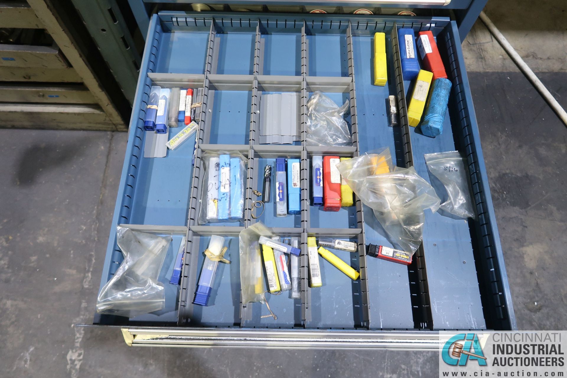 15-DRAWER VIDMAR TOOL CABINET AND CONTENTS WITH MISCELLANEOUS CARBIDE END MILLS, DIAMOND GRINDING - Image 10 of 12