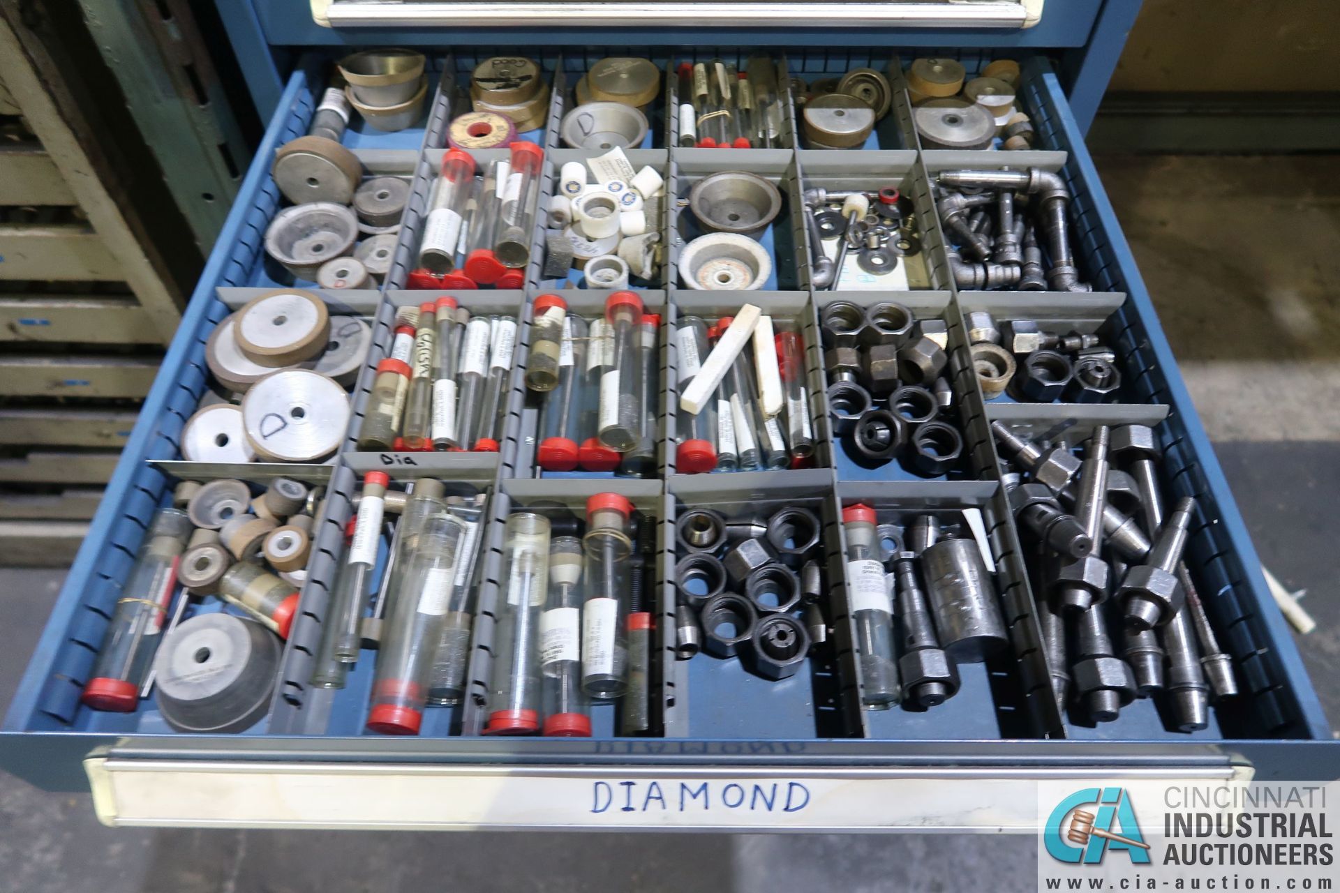 15-DRAWER VIDMAR TOOL CABINET AND CONTENTS WITH MISCELLANEOUS CARBIDE END MILLS, DIAMOND GRINDING - Image 7 of 12