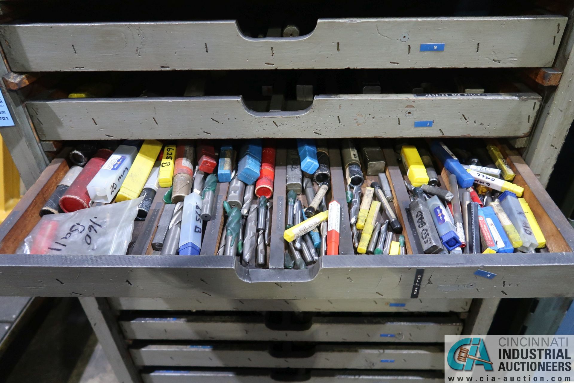 17-DRAWER WOOD VIDMAR STYLE TOOLING CABINET AND CONTENTS LOADED WITH CARBIDE AND STEEL END MILLS, - Image 7 of 17