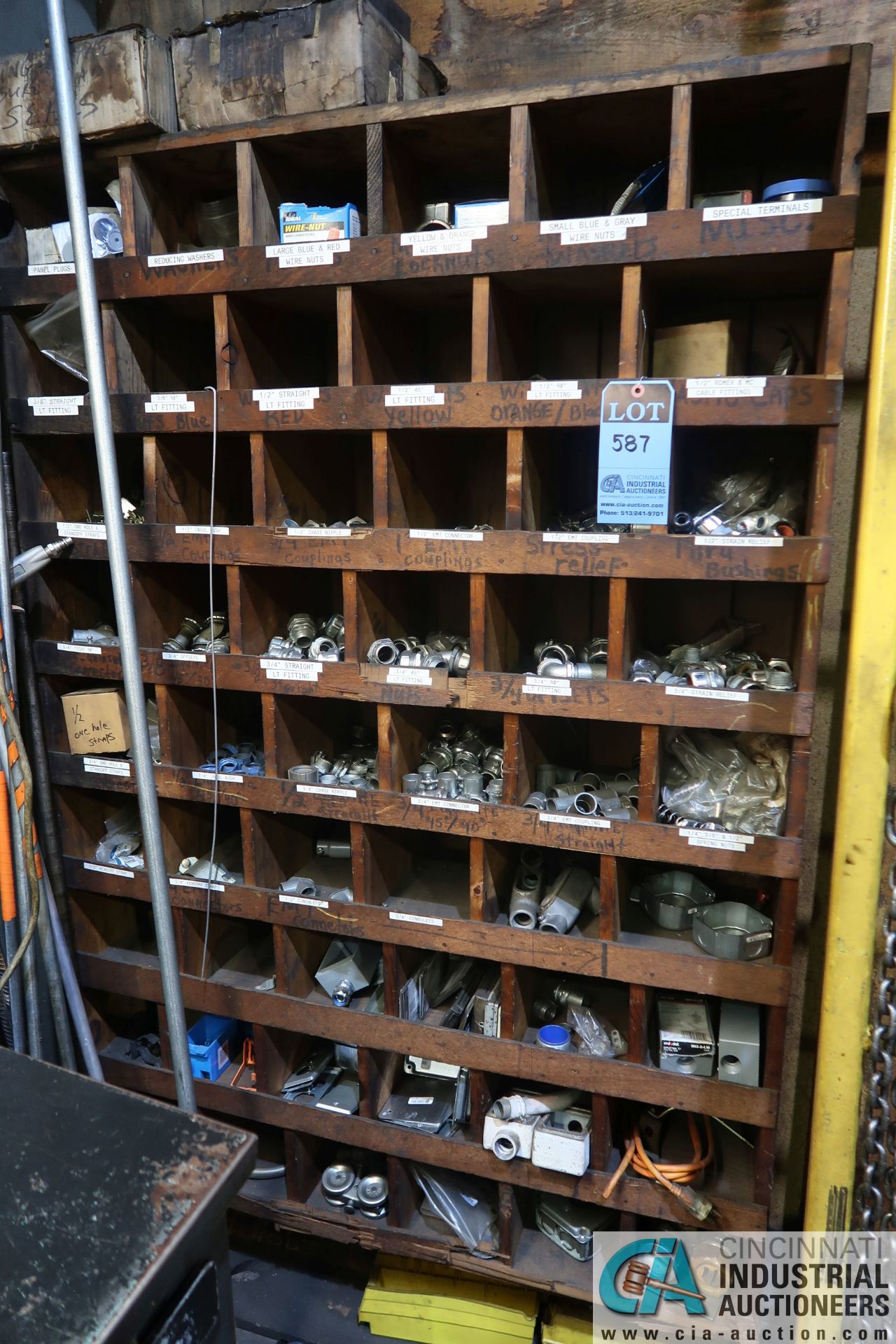 (LOT) LARGE ASSORTMENT BLACK IRON PIPE AND ELECTRICAL HARDWARE OF REDUCERS, FITTINGS, PLUGS,