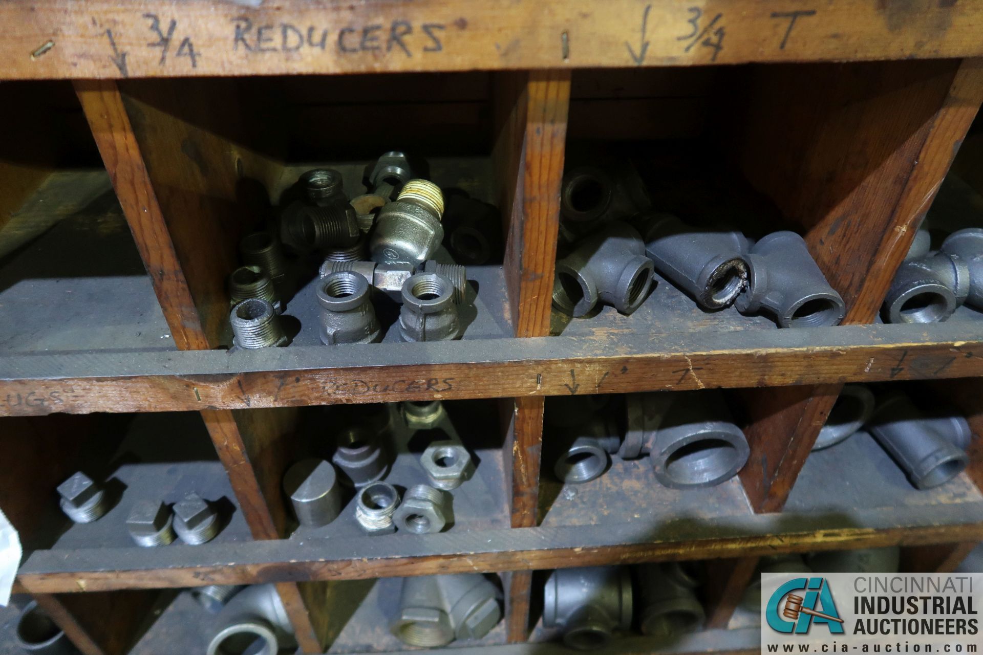 (LOT) LARGE ASSORTMENT BLACK IRON PIPE AND ELECTRICAL HARDWARE OF REDUCERS, FITTINGS, PLUGS, - Image 16 of 25