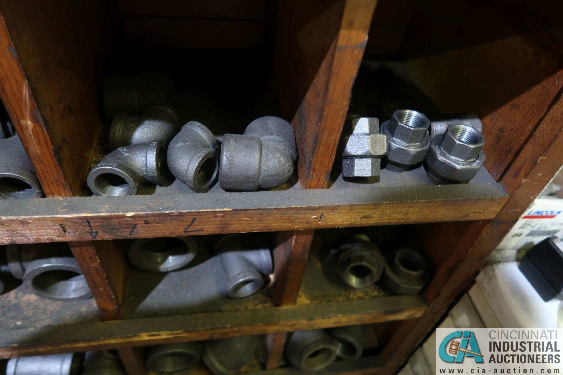 (LOT) LARGE ASSORTMENT BLACK IRON PIPE AND ELECTRICAL HARDWARE OF REDUCERS, FITTINGS, PLUGS, - Image 17 of 25