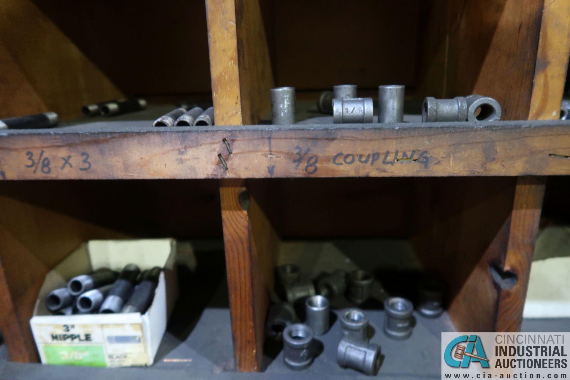 (LOT) LARGE ASSORTMENT BLACK IRON PIPE AND ELECTRICAL HARDWARE OF REDUCERS, FITTINGS, PLUGS, - Image 12 of 25