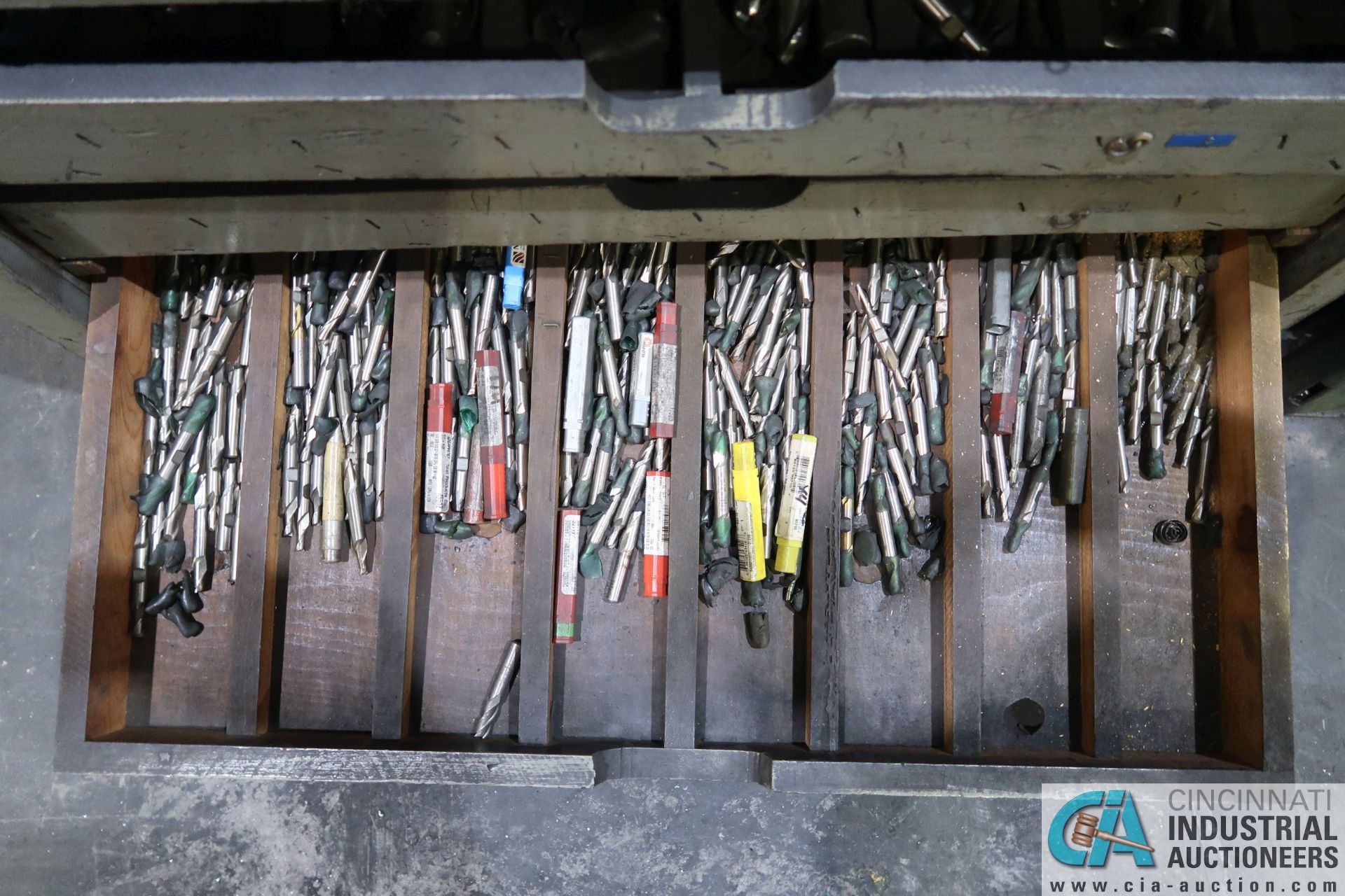 17-DRAWER WOOD VIDMAR STYLE TOOLING CABINET AND CONTENTS LOADED WITH CARBIDE AND STEEL END MILLS, - Image 17 of 17