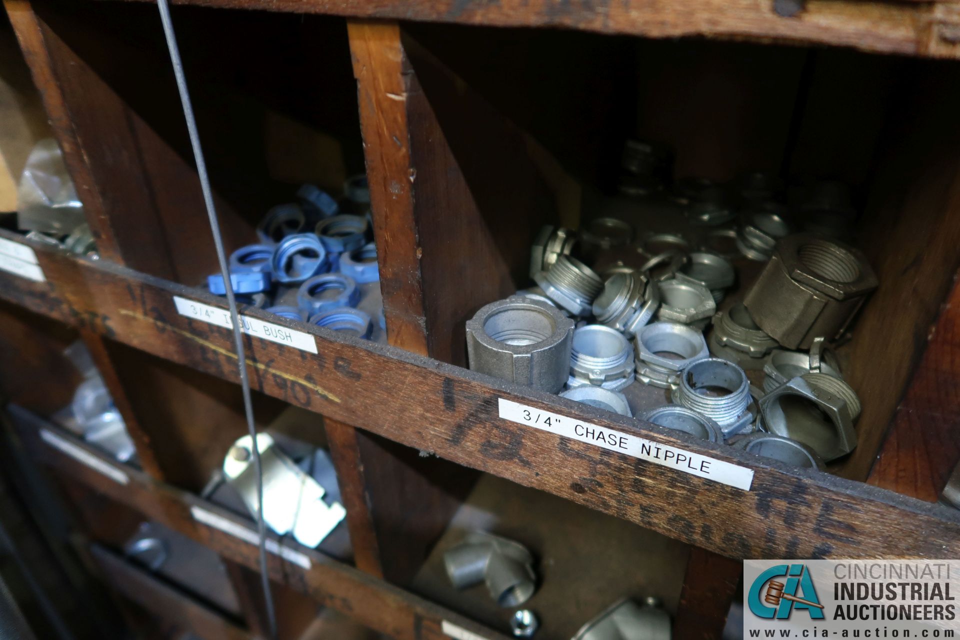 (LOT) LARGE ASSORTMENT BLACK IRON PIPE AND ELECTRICAL HARDWARE OF REDUCERS, FITTINGS, PLUGS, - Image 8 of 25