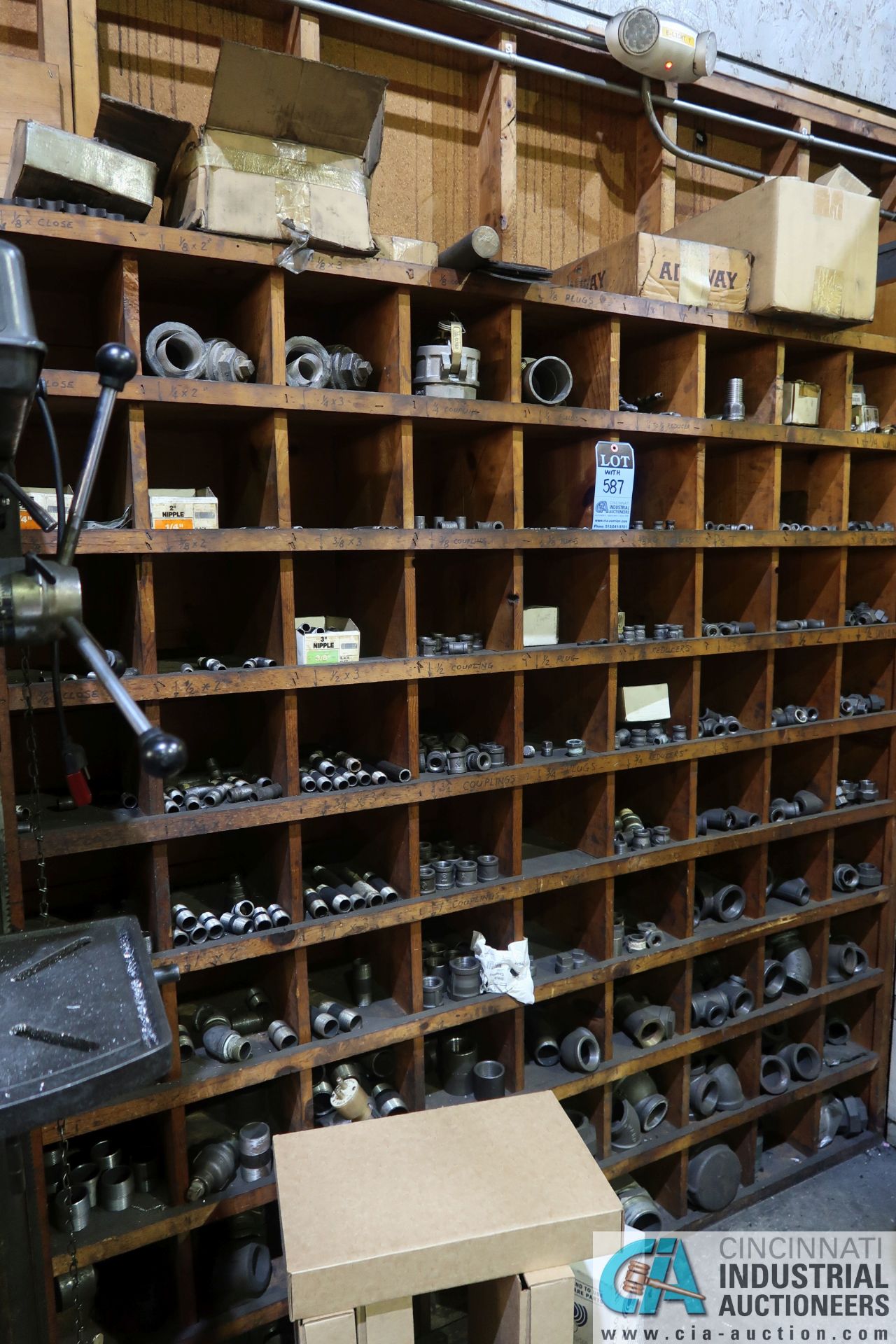 (LOT) LARGE ASSORTMENT BLACK IRON PIPE AND ELECTRICAL HARDWARE OF REDUCERS, FITTINGS, PLUGS, - Image 10 of 25