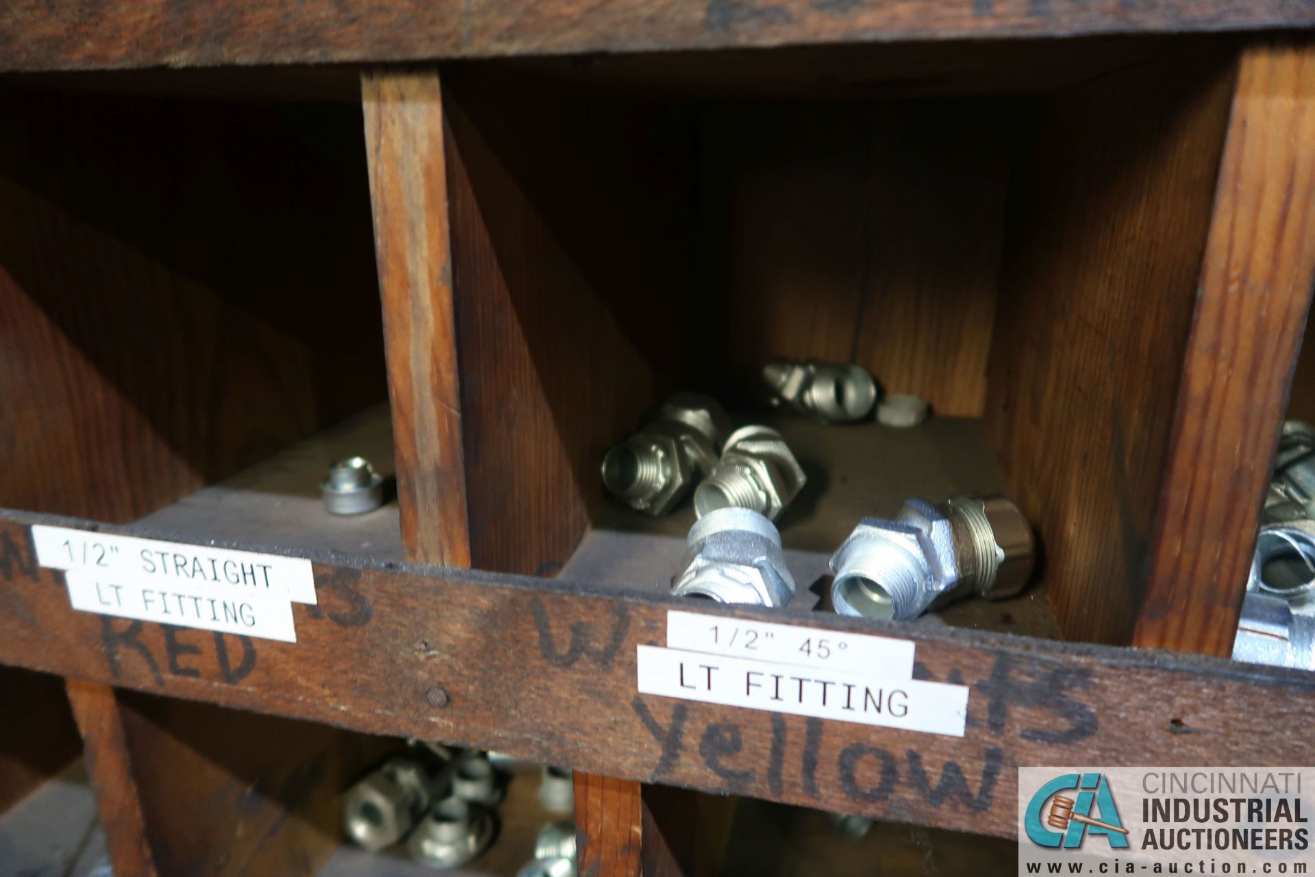 (LOT) LARGE ASSORTMENT BLACK IRON PIPE AND ELECTRICAL HARDWARE OF REDUCERS, FITTINGS, PLUGS, - Image 4 of 25