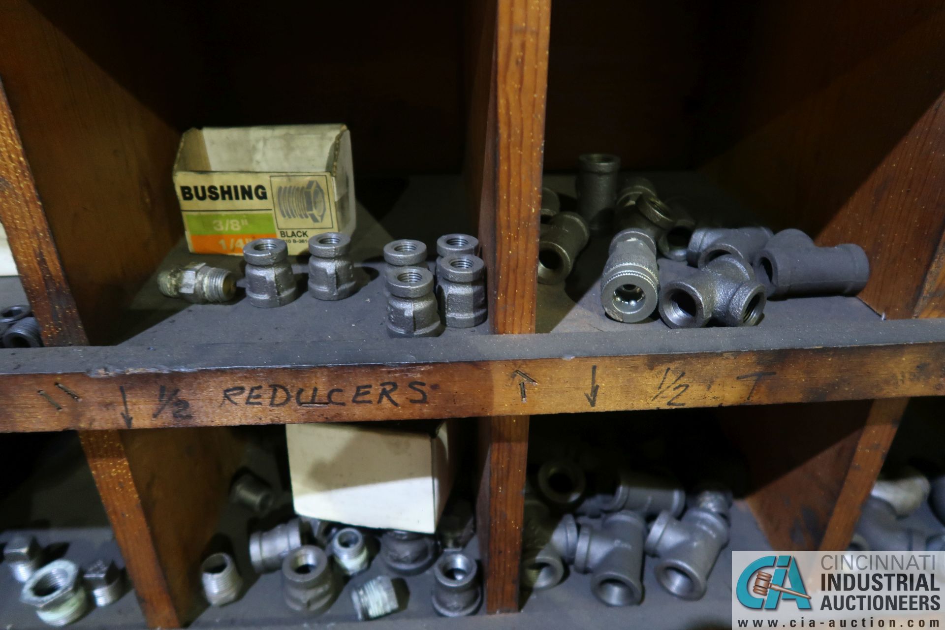 (LOT) LARGE ASSORTMENT BLACK IRON PIPE AND ELECTRICAL HARDWARE OF REDUCERS, FITTINGS, PLUGS, - Image 19 of 25