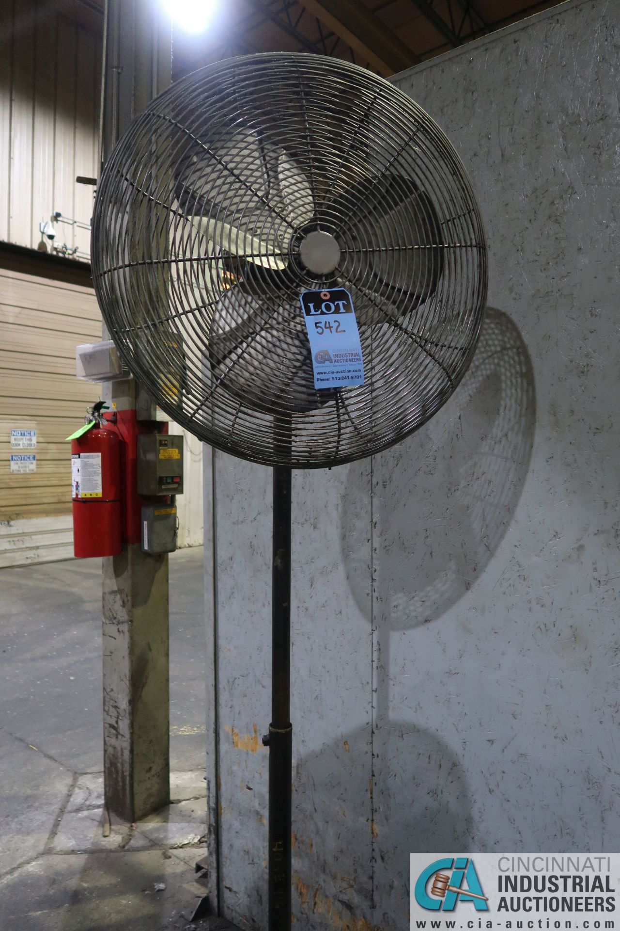 24" DIAMETER INDUSTRIAL DUTY PEDESTAL AIR CIRCULATOR