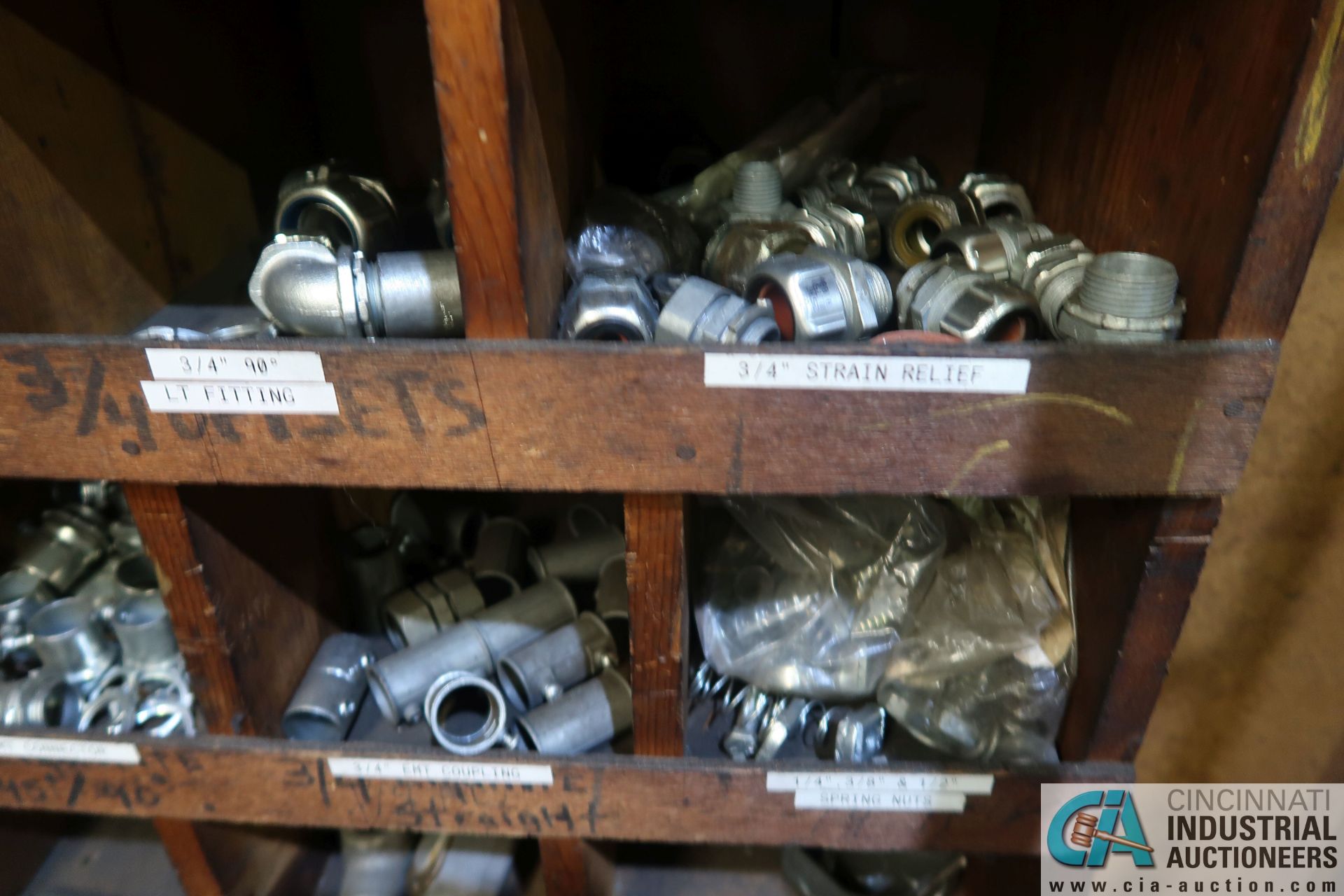 (LOT) LARGE ASSORTMENT BLACK IRON PIPE AND ELECTRICAL HARDWARE OF REDUCERS, FITTINGS, PLUGS, - Image 6 of 25