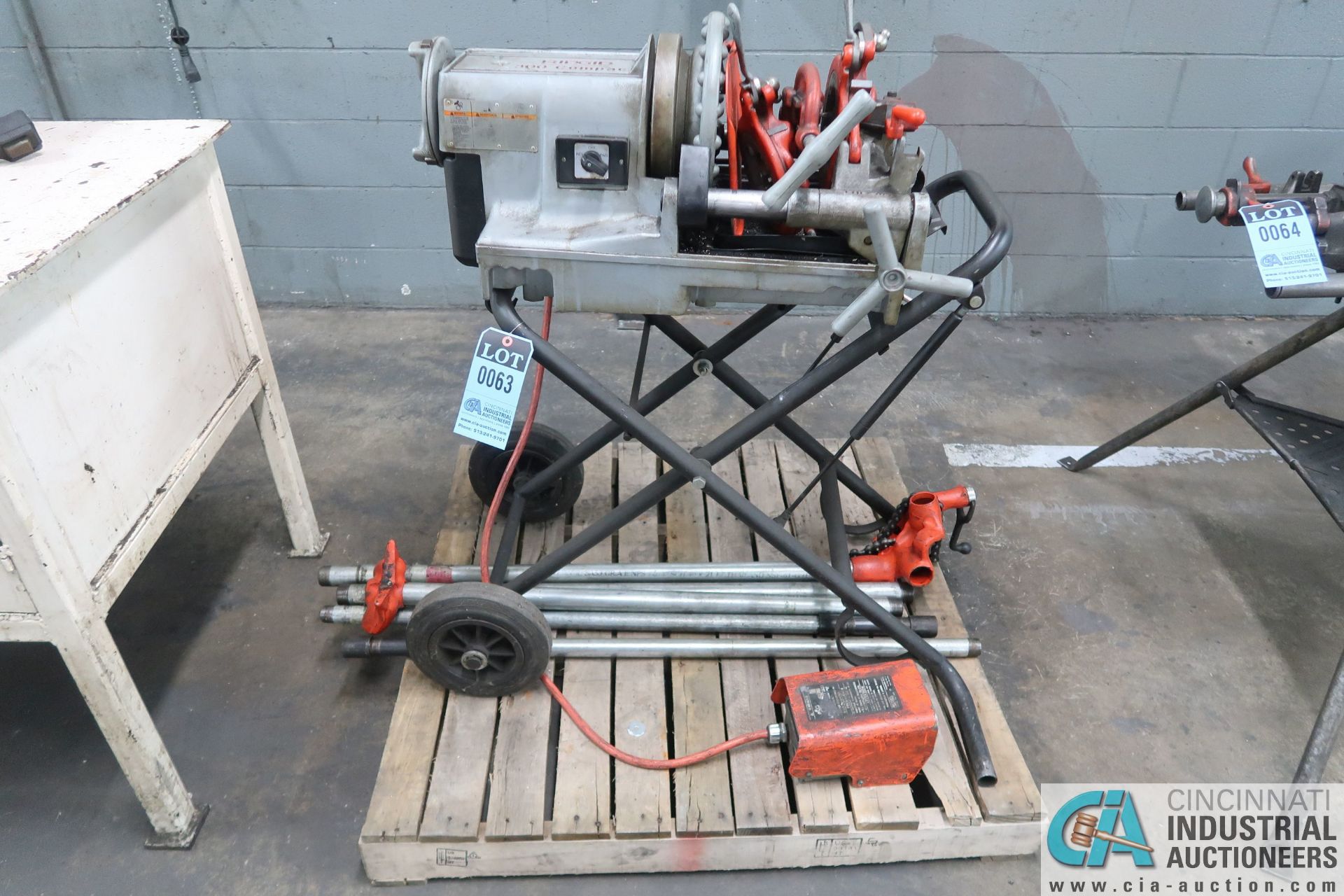 RIDGID MODEL 300 COMPAC POWERED PIPE THREADER W/ PIPE VISE ON SKID, REAMER ATTACHMENT, FOOD PEDAL