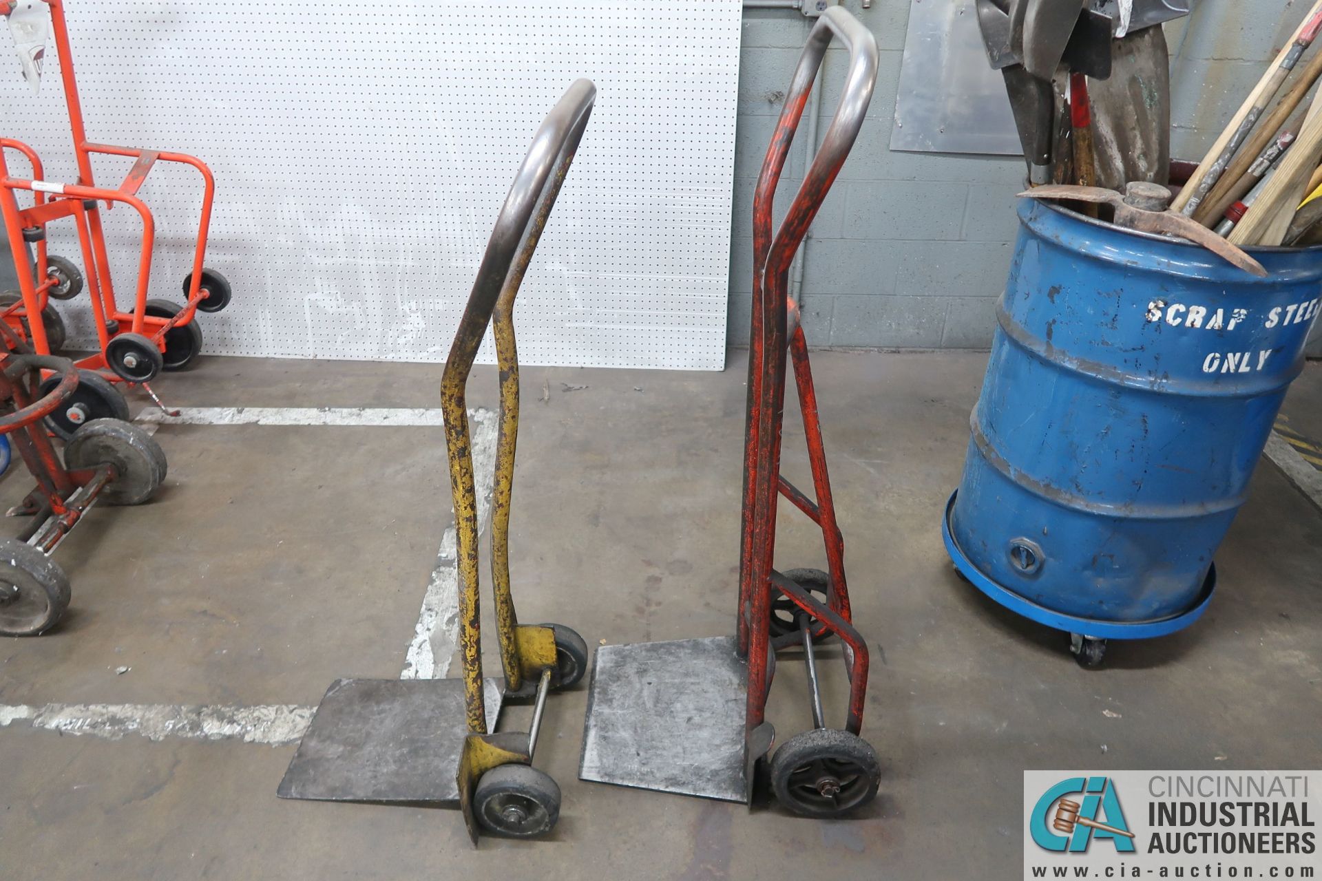 TWO-WHEEL HAND CARTS - Image 4 of 4