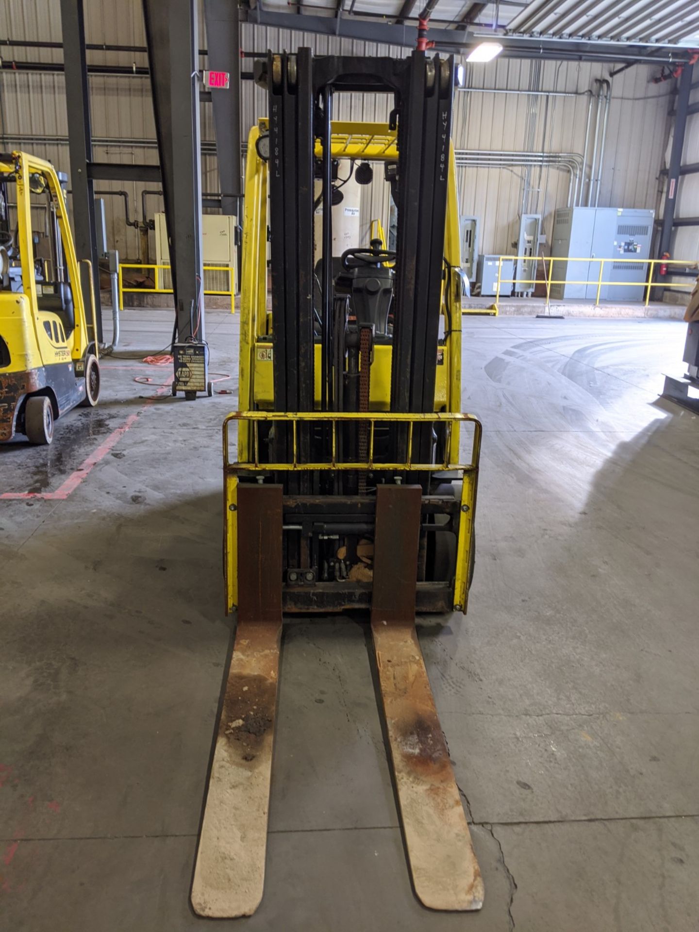 6,000 LB. HYSTER MODEL S60FT LP GAS LIFT TRUCK; S/N F187V24184L (2014) - Image 5 of 5