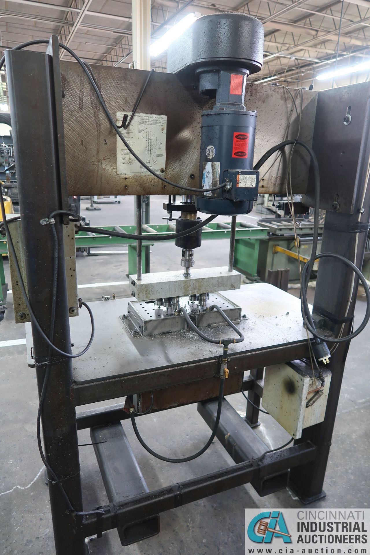 8-SPINDLE AUTO DRILL TAPPING MACHINE W/ TAPMATIC SPD9A HEAD - Image 10 of 10