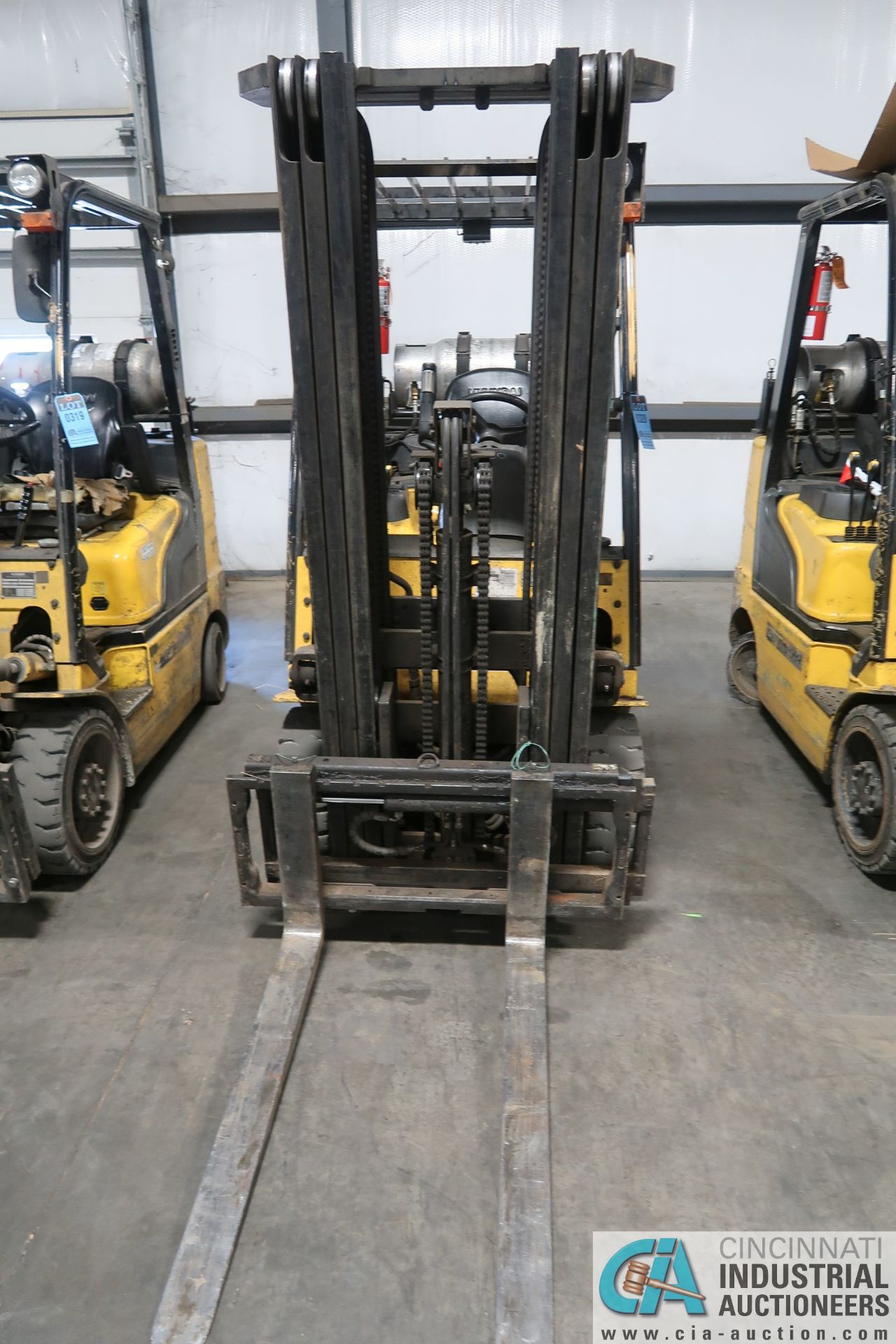 5,000 LB. HYUNDAI MODEL 25LC-7A SOLID TIRE LP GAS LIFT TRUCK; S/N HHKHHC08TF0000875, 3-STAGE MAST, - Image 5 of 8