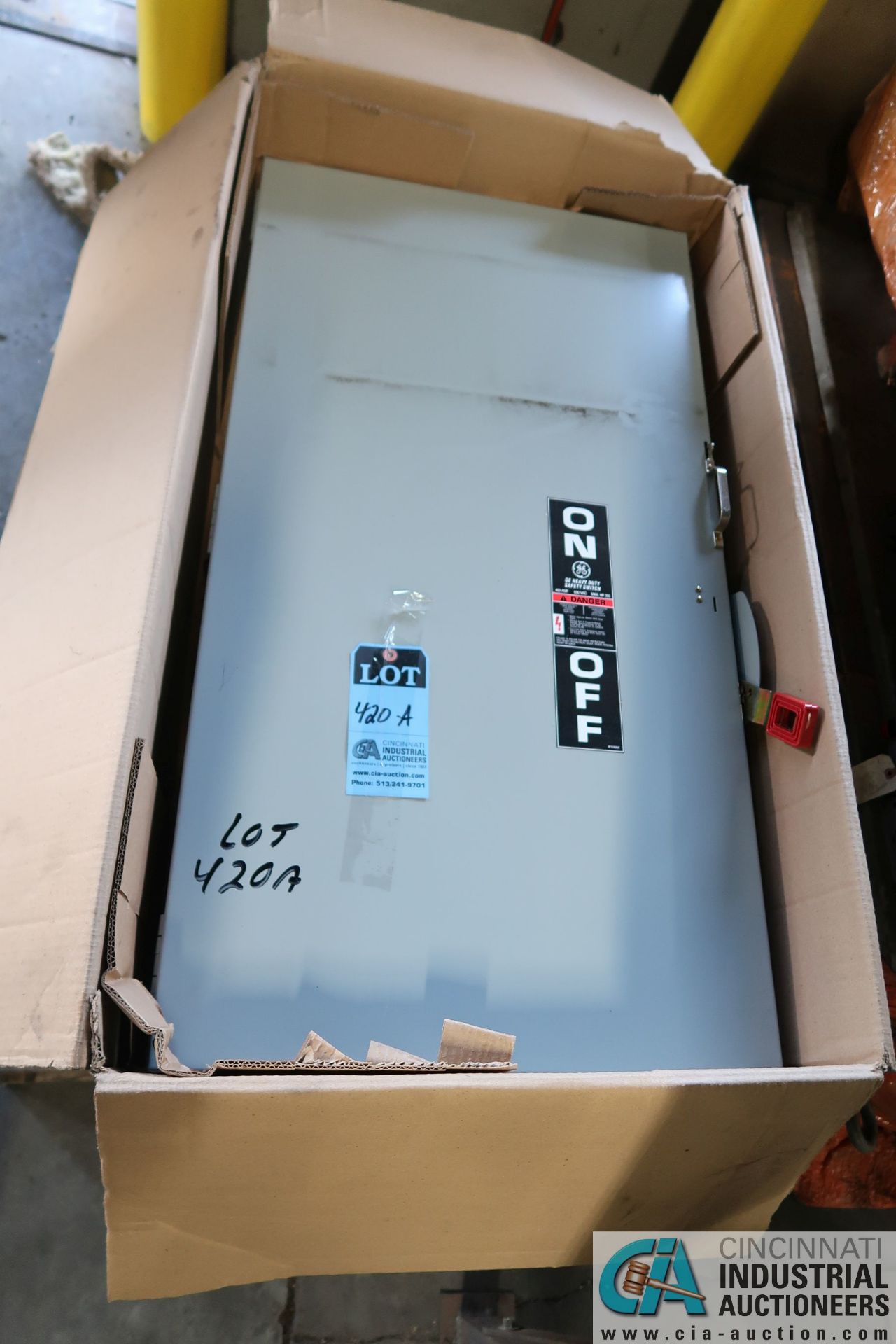 400 AMP GE HEAVY DUTY SAFETY SWITCH; 600 VAC, 350 MAX HP (NEW) - Image 2 of 3