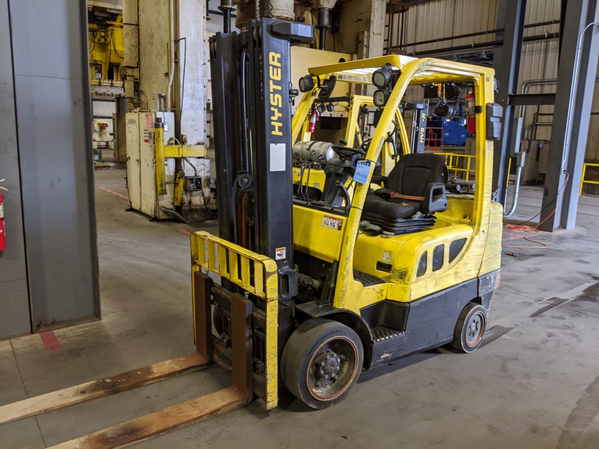 6,000 LB. HYSTER MODEL S60FT LP GAS LIFT TRUCK; S/N F187V24184L (2014) - Image 2 of 5