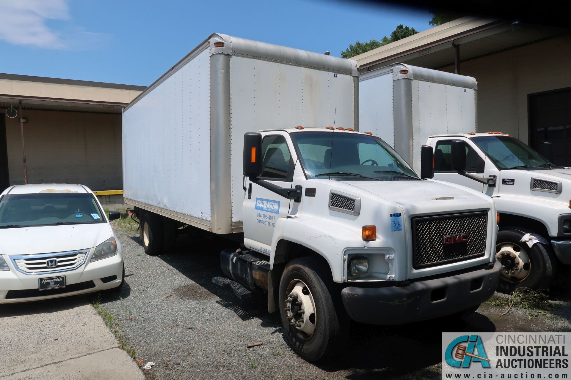 2007 GMC MODEL C6500 DIESEL 26' BOX TRUCK; VIN #1GDJ7C1367F413005, 26' BOX, ROLL-UP DOOR, REAR LAND - Image 2 of 7