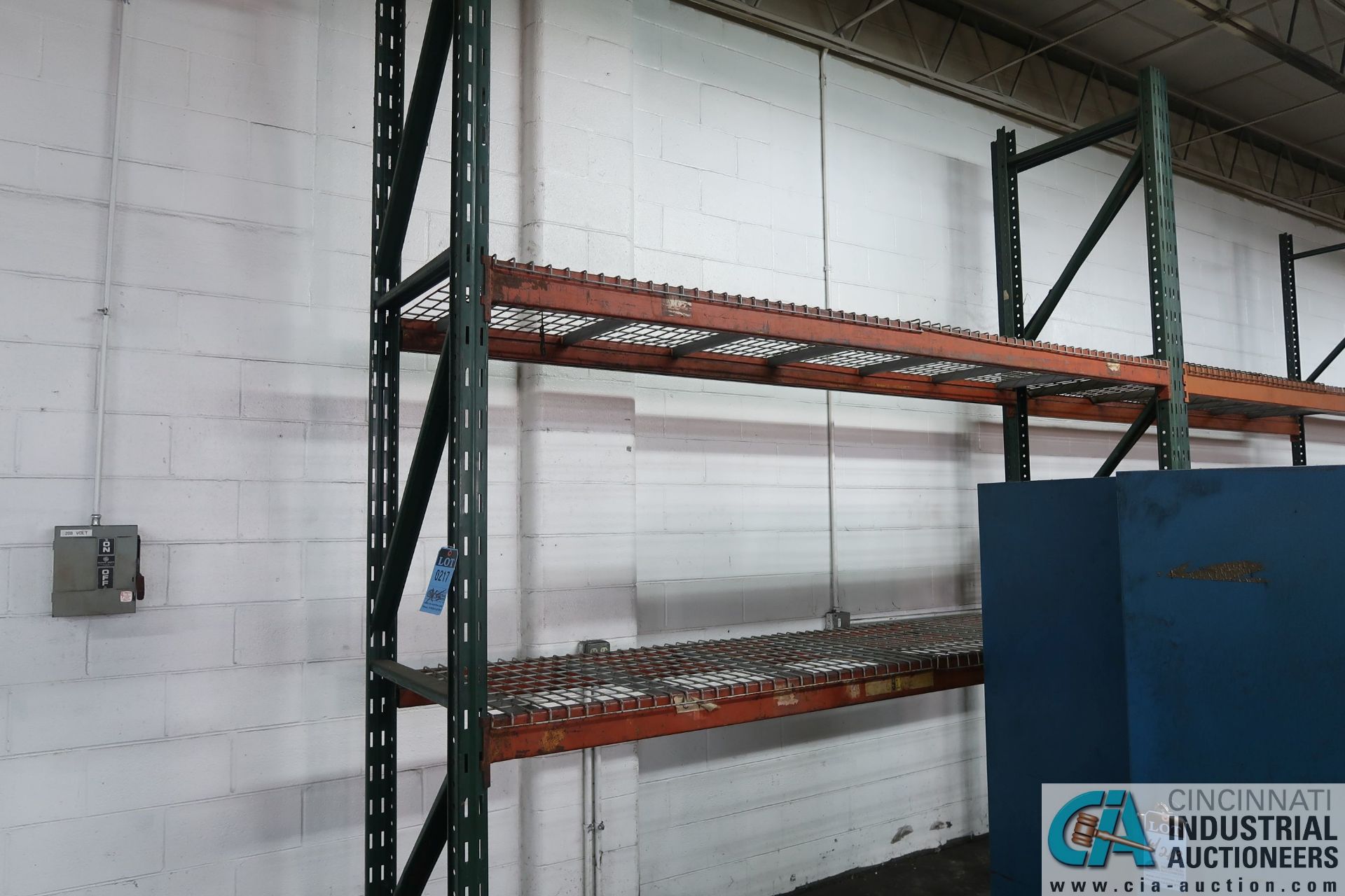 SECTIONS 32"/36" X 120" X 10' PALLET RACK W/ WIRE DECKING - Image 2 of 6