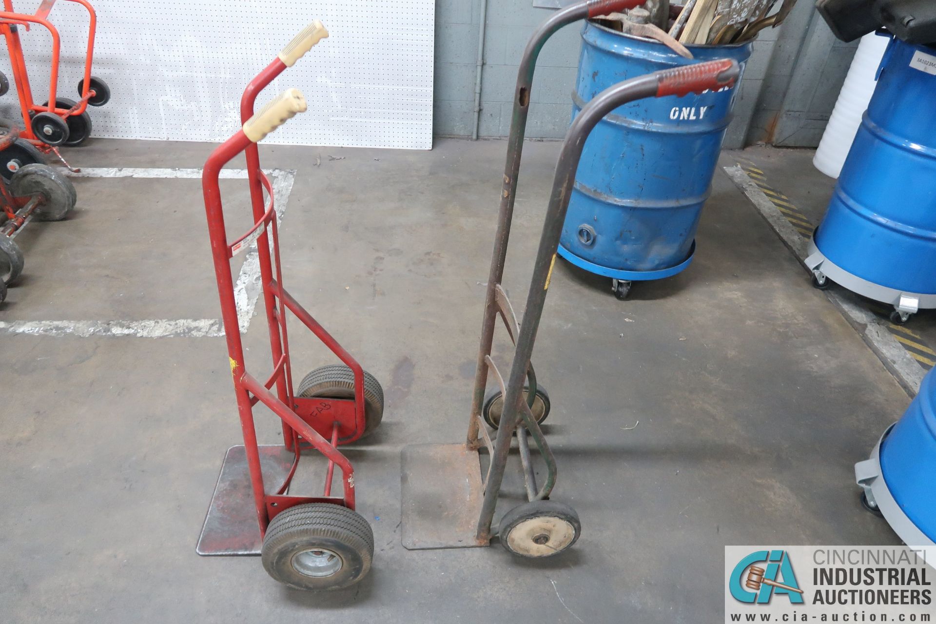 TWO-WHEEL HAND CARTS - Image 3 of 4