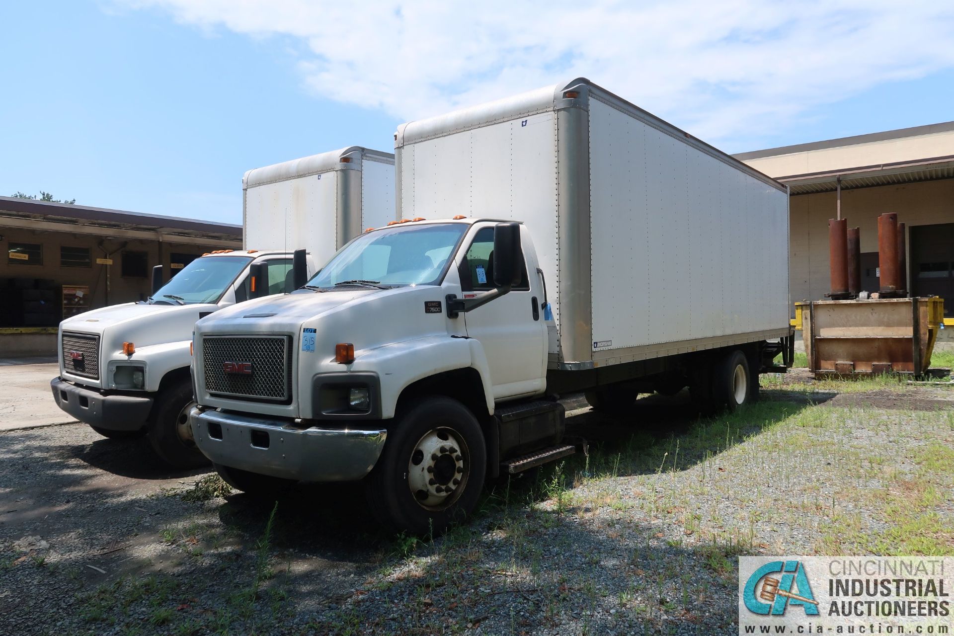 2007 GMC MODEL C7500 DIESEL 26' BOX TRUCK; VIN #1GDJ7C1367F404627, 26' BOX, ROLL-UP DOOR, LIFT GATE