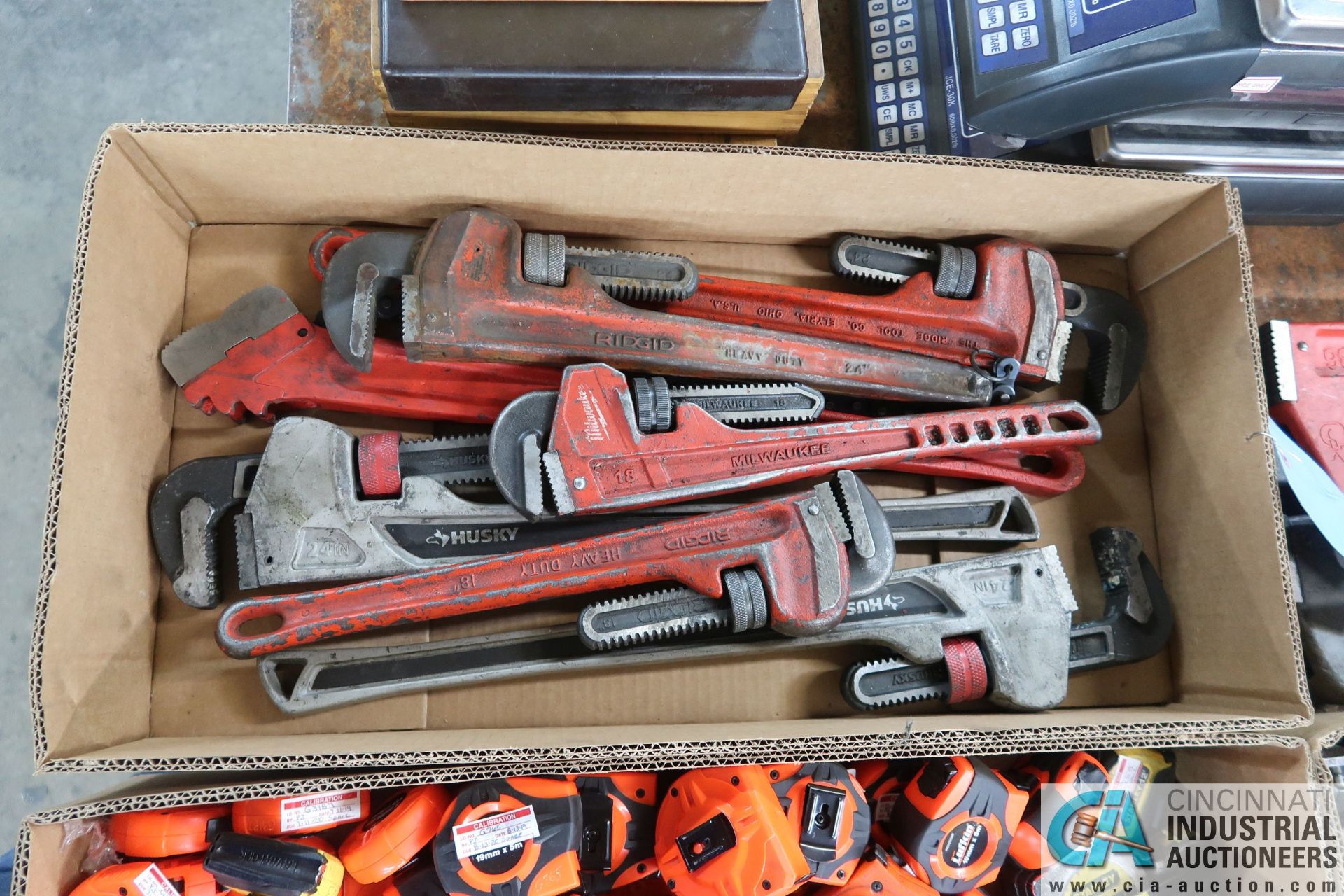 (LOT) ASSORTED SIZE PIPE WRENCHES