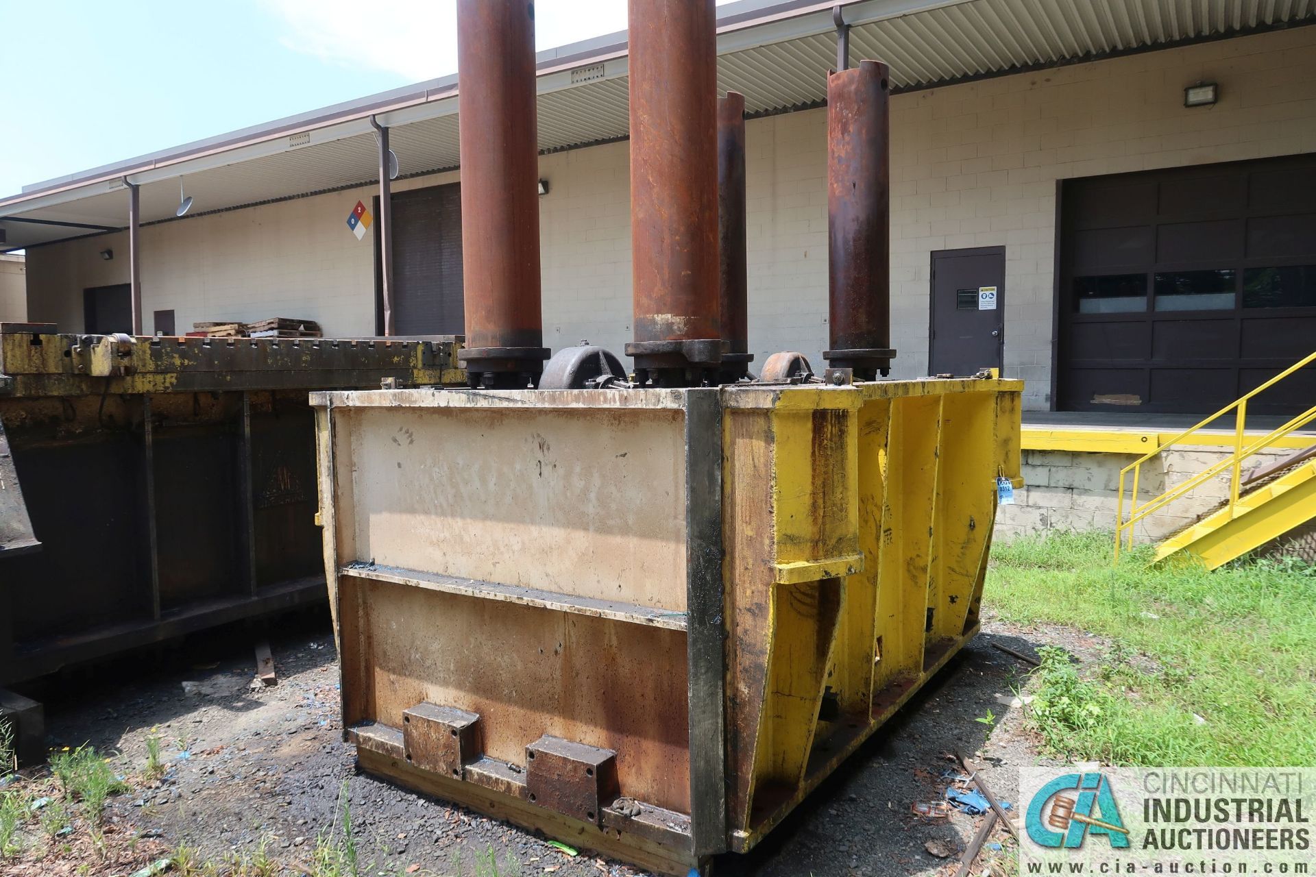 CLEARING MODEL DF-4900-132 (400 TON) SSDC PRESS BASE (OUTSIDE) - Image 2 of 3