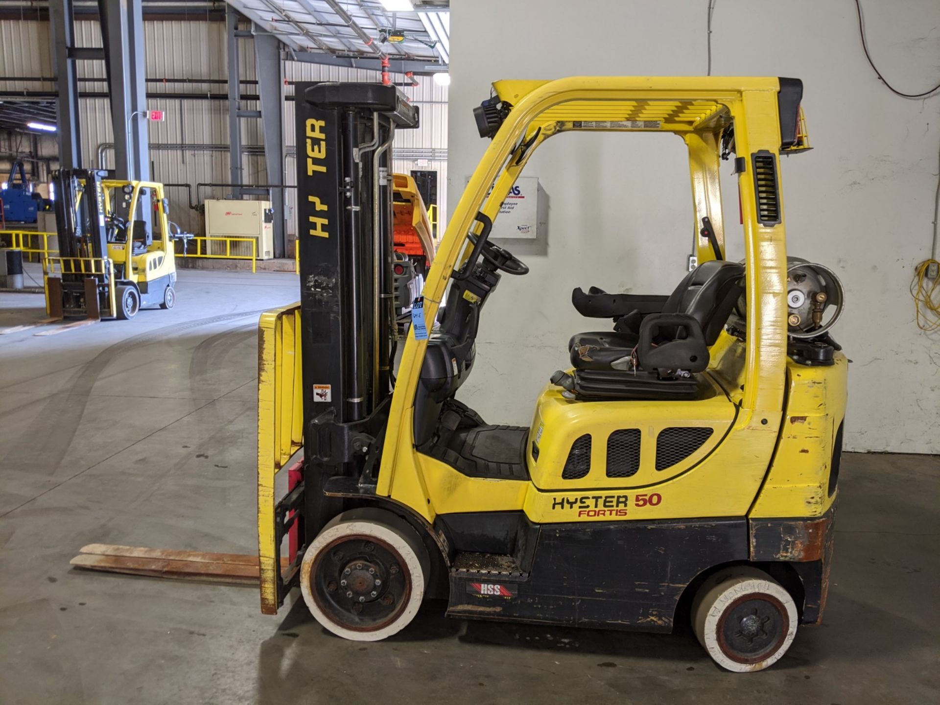 5,000 LB. HYSTER MODEL S50FT OP GAS LIFT TRUCK; S/N F187V23199L (2014) - Image 8 of 8