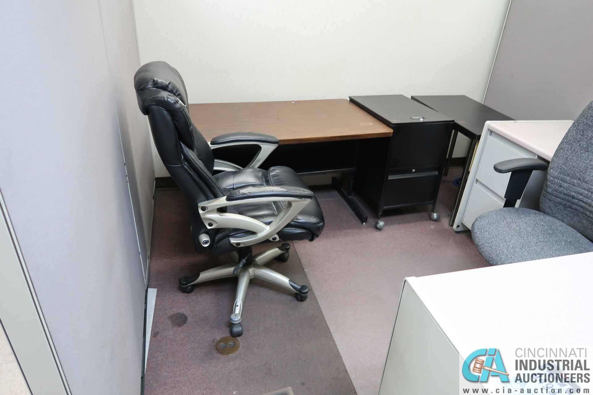 105" X 107" STEELCASE OFFICE CUBICLES - Image 2 of 5