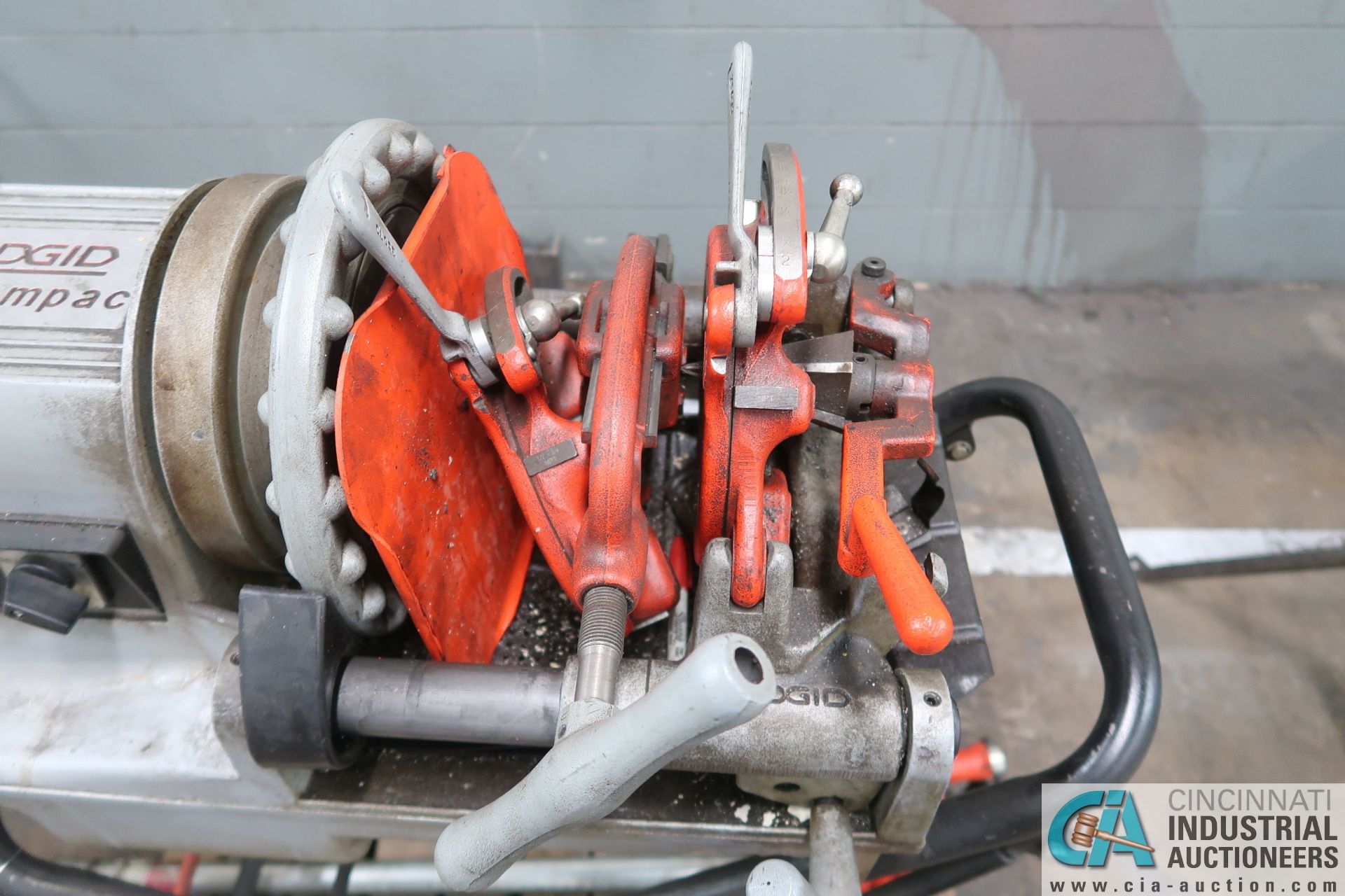 RIDGID MODEL 300 COMPAC POWERED PIPE THREADER W/ PIPE VISE ON SKID, REAMER ATTACHMENT, FOOD PEDAL - Image 3 of 4