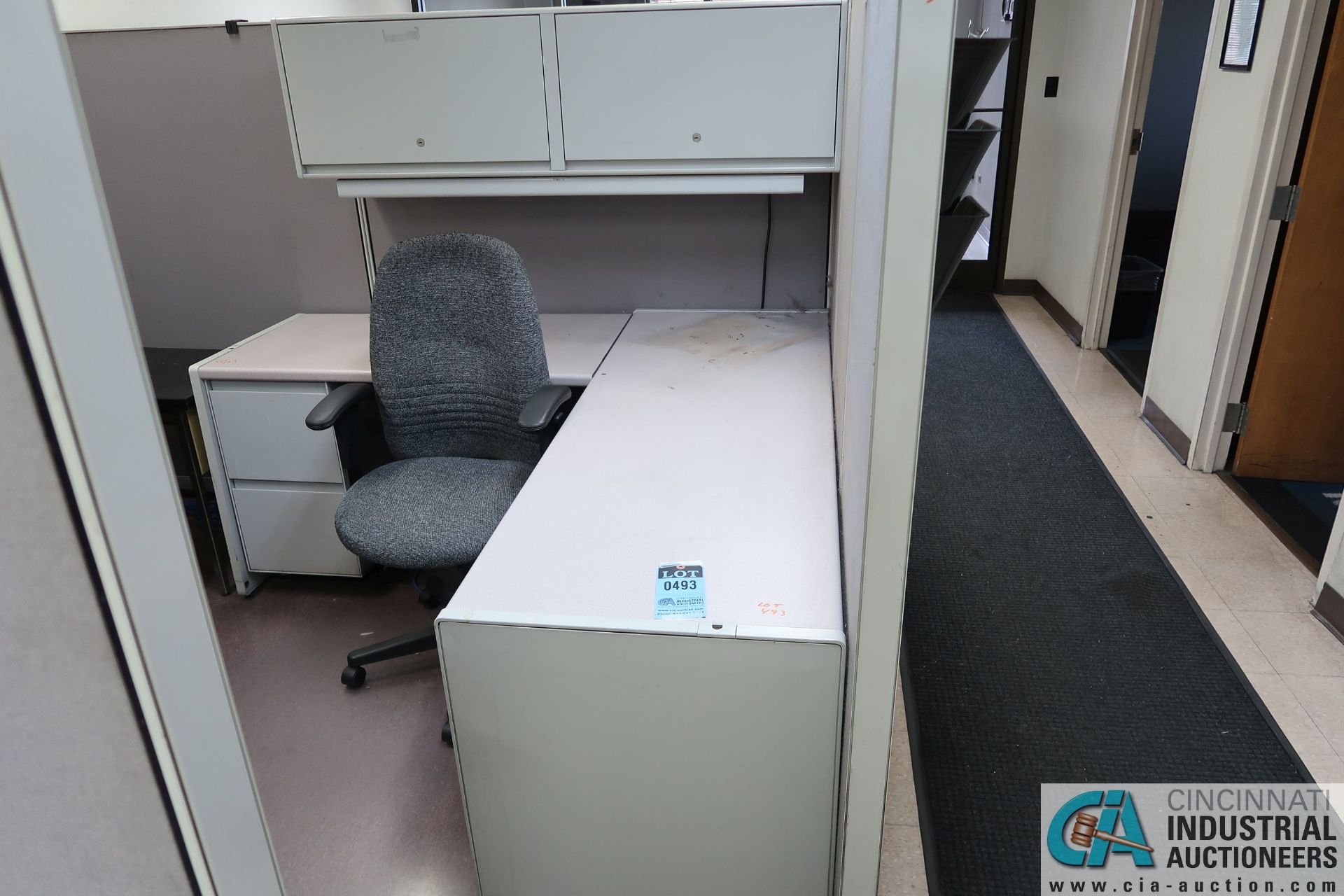 105" X 107" STEELCASE OFFICE CUBICLES - Image 3 of 5