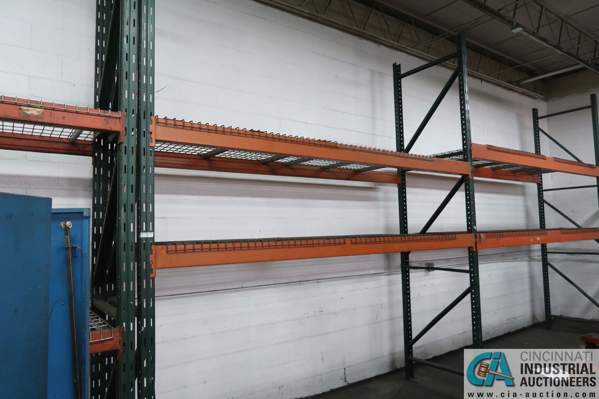 SECTIONS 32"/36" X 120" X 10' PALLET RACK W/ WIRE DECKING - Image 3 of 6