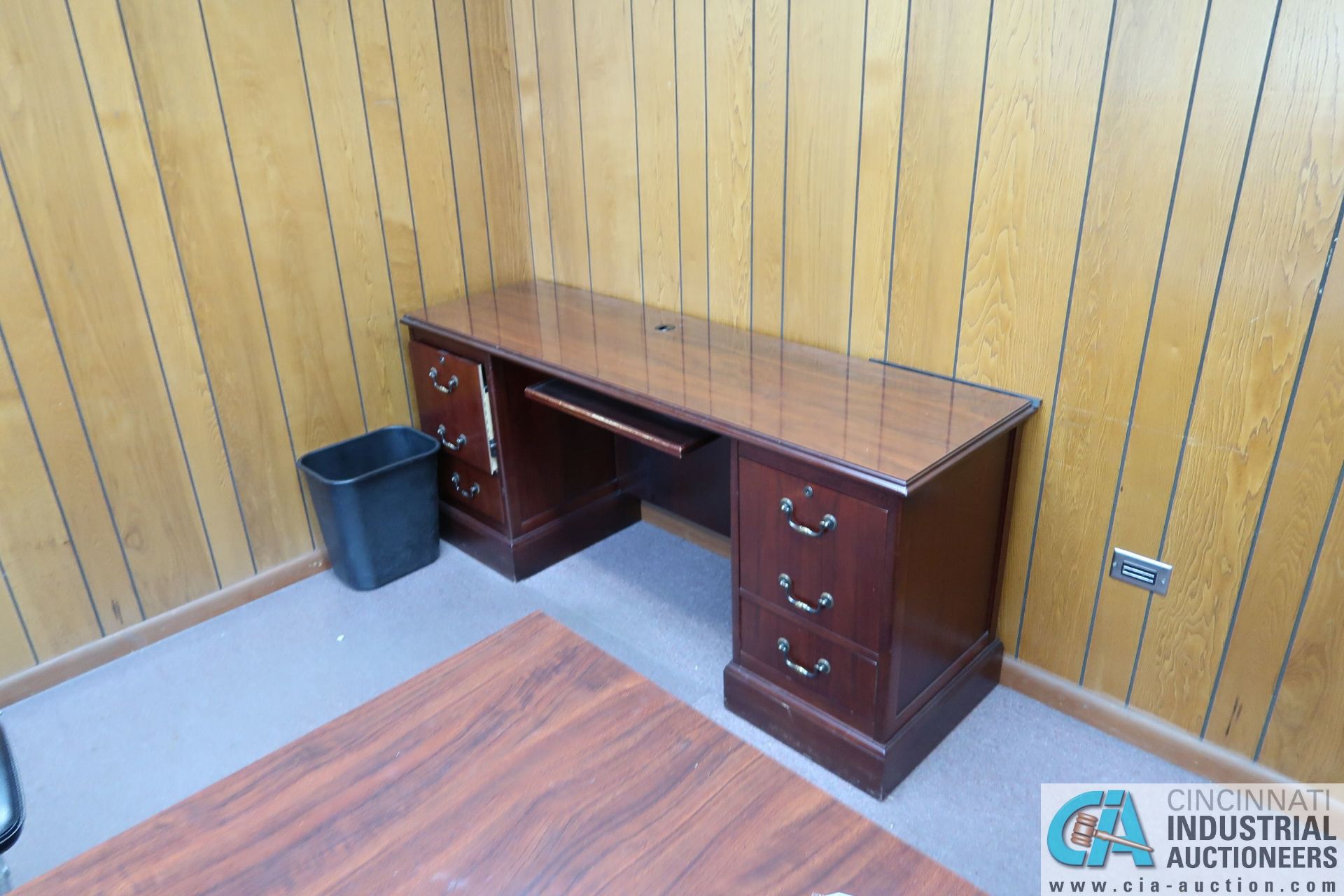 (LOT) EXECUTIVE OFFICE INCLUDING DESK, CREDENZA, TABLE, (2) BOOKSHELVES, (3) FILE CABINETS, (5) - Image 3 of 3