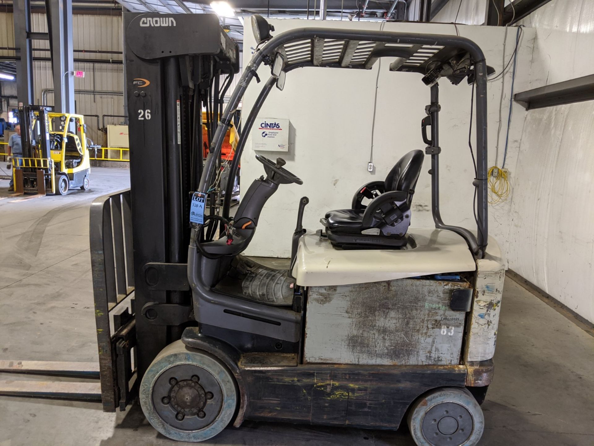 4,500 LB. CROWN MODEL FC4500 ELECTRIC LIFT TRUCK; S/N 9A209480, 4-STAGE MAST, 89" MAST HEIGHT - Image 7 of 8