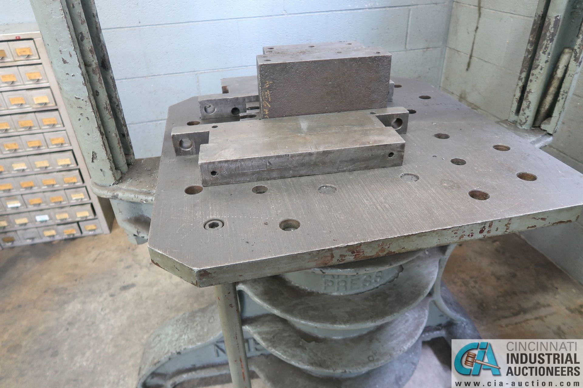 30" WIDE WHEEL PRESS - Image 4 of 7