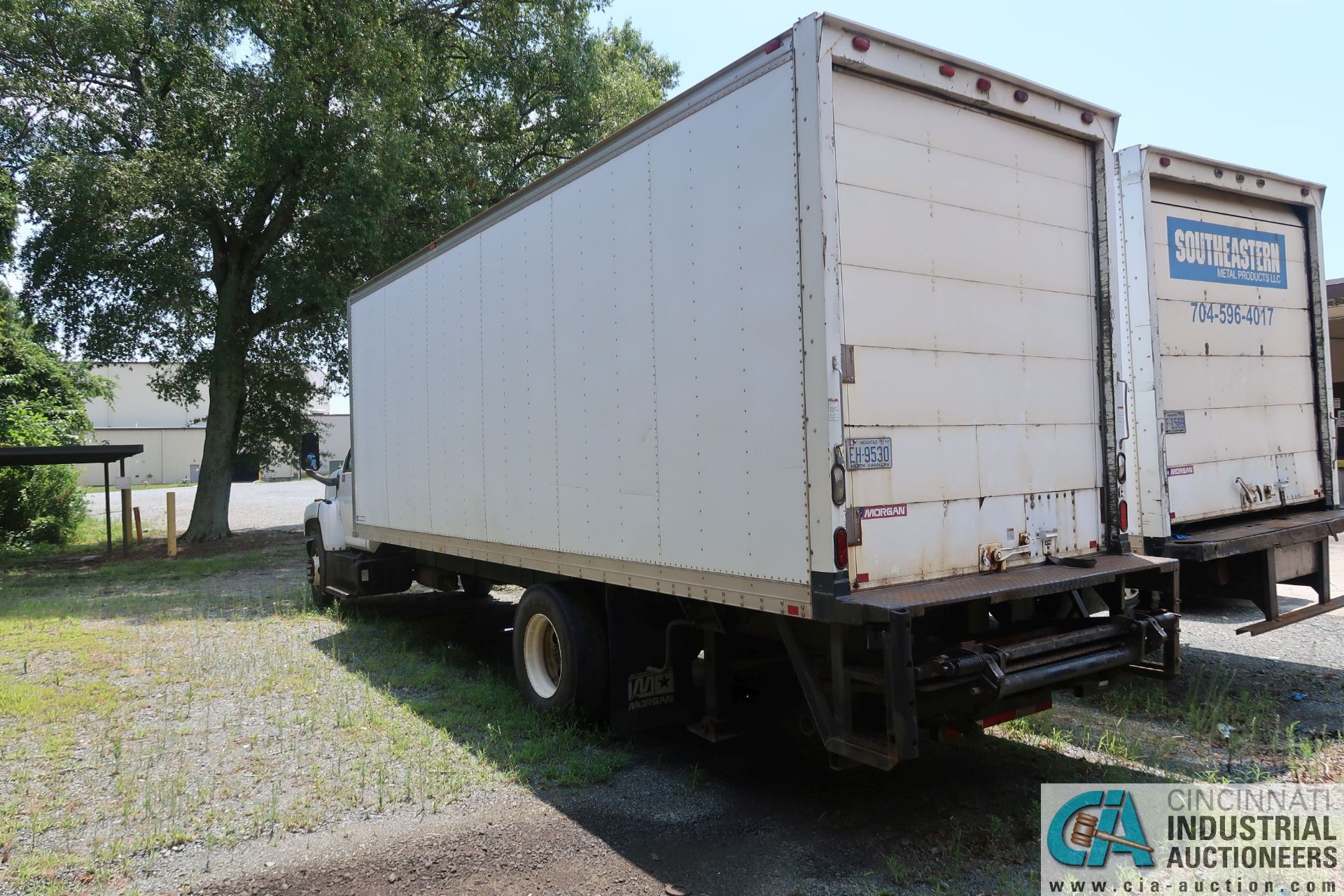 2007 GMC MODEL C7500 DIESEL 26' BOX TRUCK; VIN #1GDJ7C1367F404627, 26' BOX, ROLL-UP DOOR, LIFT GATE - Image 3 of 7