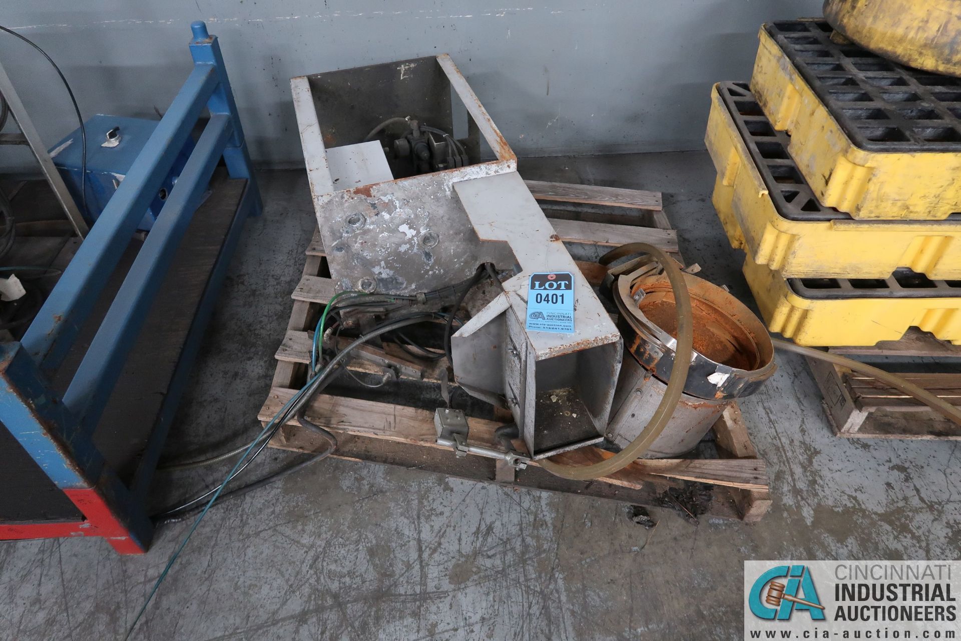 (LOT) ASSORTED DISASSEMBLED MACHINES ON (3) SKIDS - Image 2 of 5