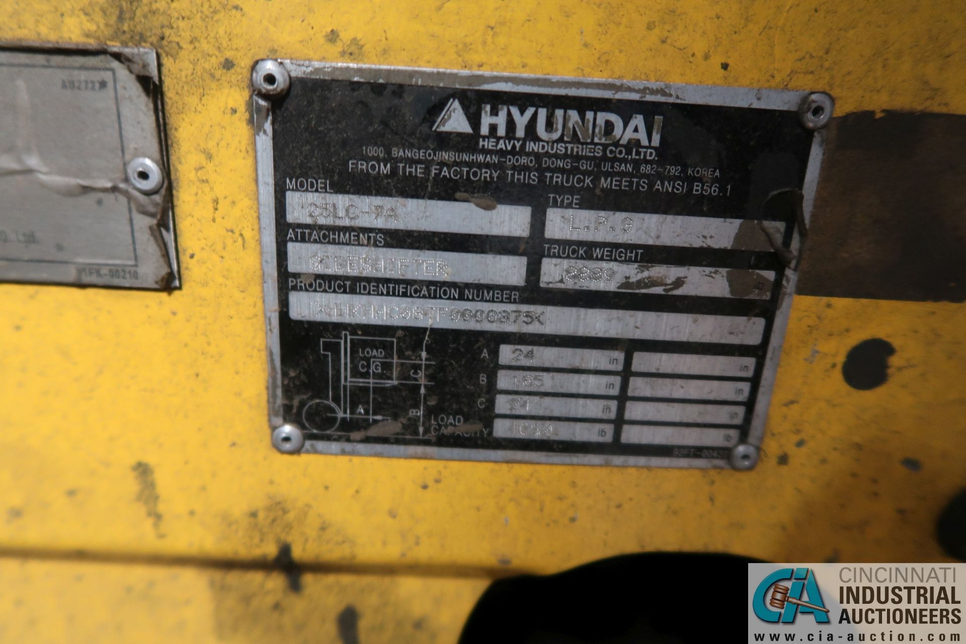 5,000 LB. HYUNDAI MODEL 25LC-7A SOLID TIRE LP GAS LIFT TRUCK; S/N HHKHHC08TF0000875, 3-STAGE MAST, - Image 6 of 8