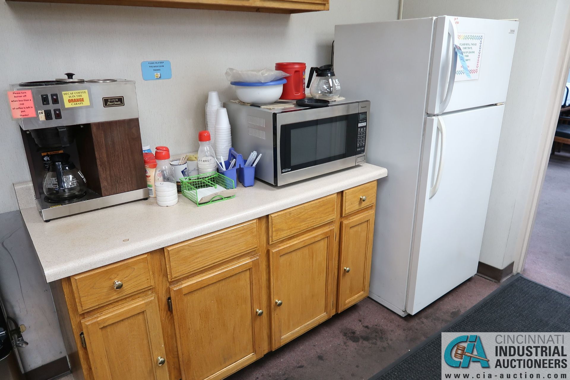 (LOT) REFRIGERATOR, MICROWAVE OVEN, BUNN COFFEE MAKER