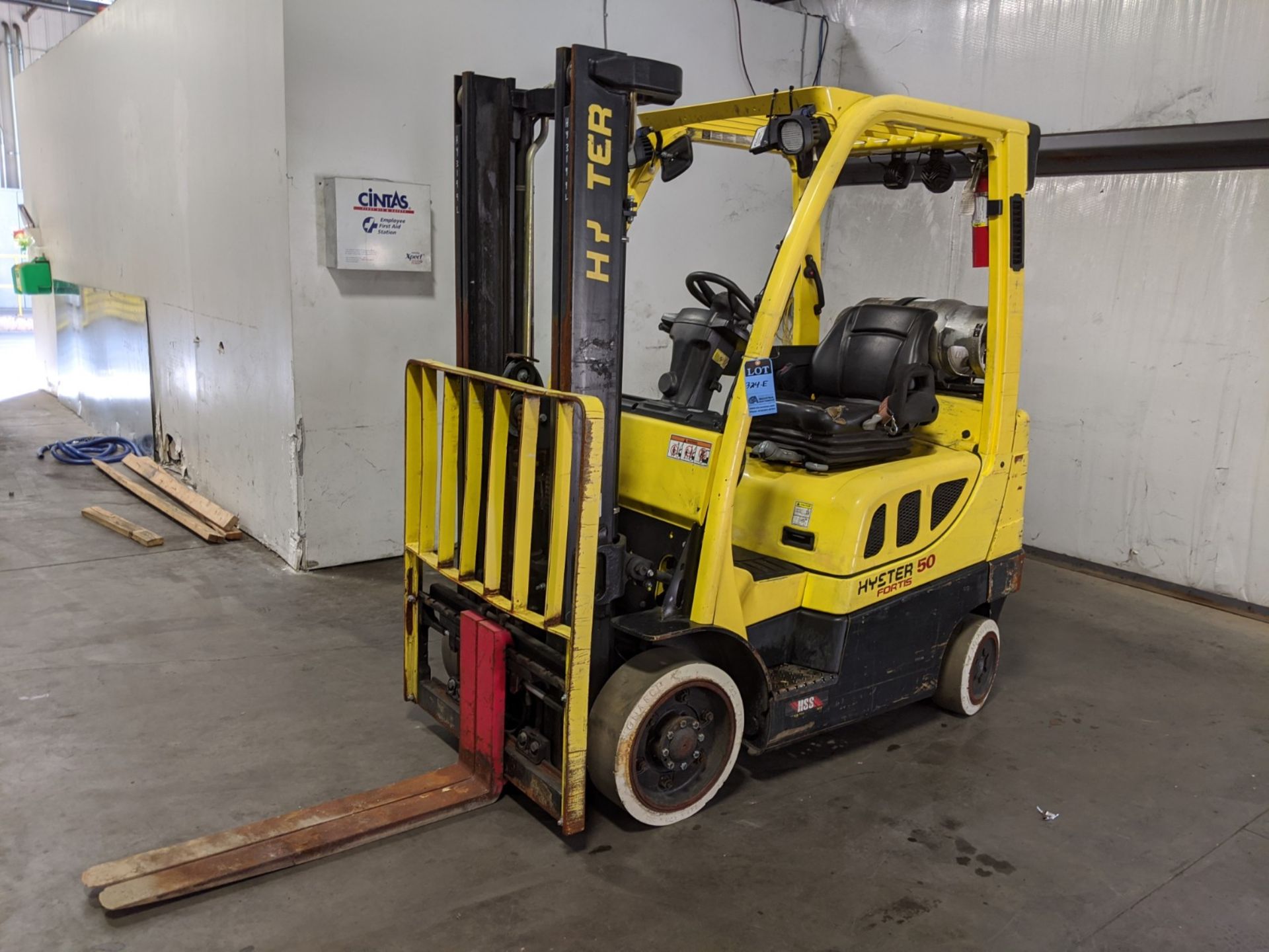 5,000 LB. HYSTER MODEL S50FT OP GAS LIFT TRUCK; S/N F187V23199L (2014)