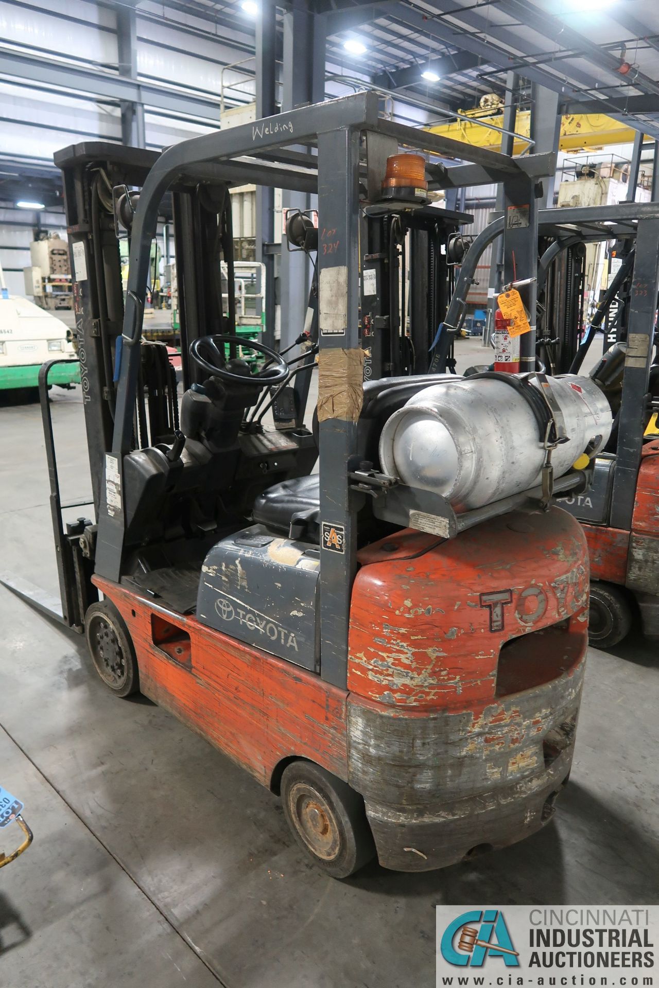 3,000 LB. TOYOTA MODLE 7FGU15 SOLID TIRE LP GAS LIFT TRUCK; S/N 62126, 3-STAGE MAST, 82" MAST - Image 4 of 7