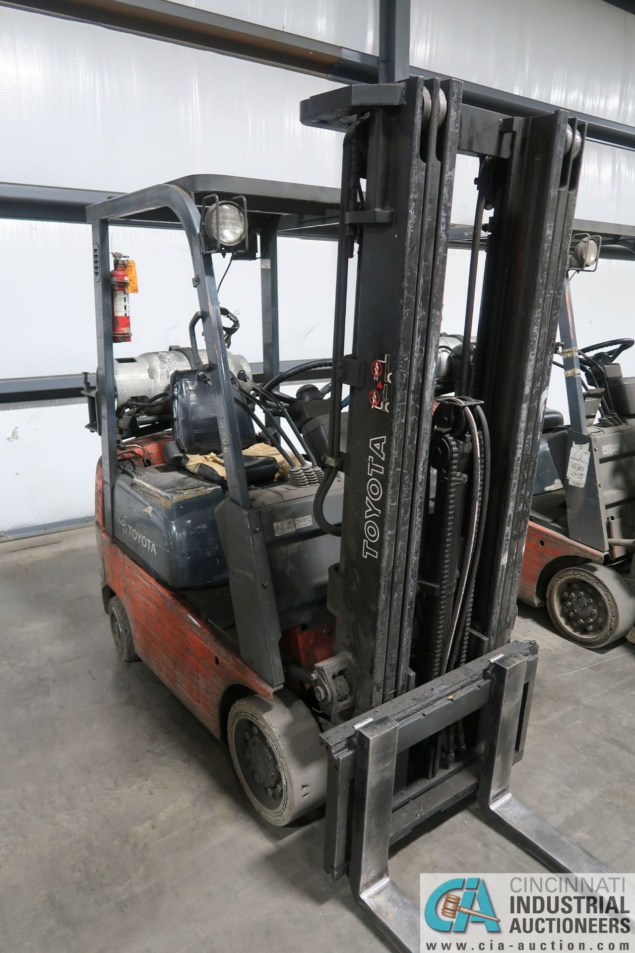 3,000 LB. TOYOTA MODLE 7FGU15 SOLID TIRE LP GAS LIFT TRUCK; S/N 60891, 3-STAGE MAST, 82" MAST - Image 2 of 7