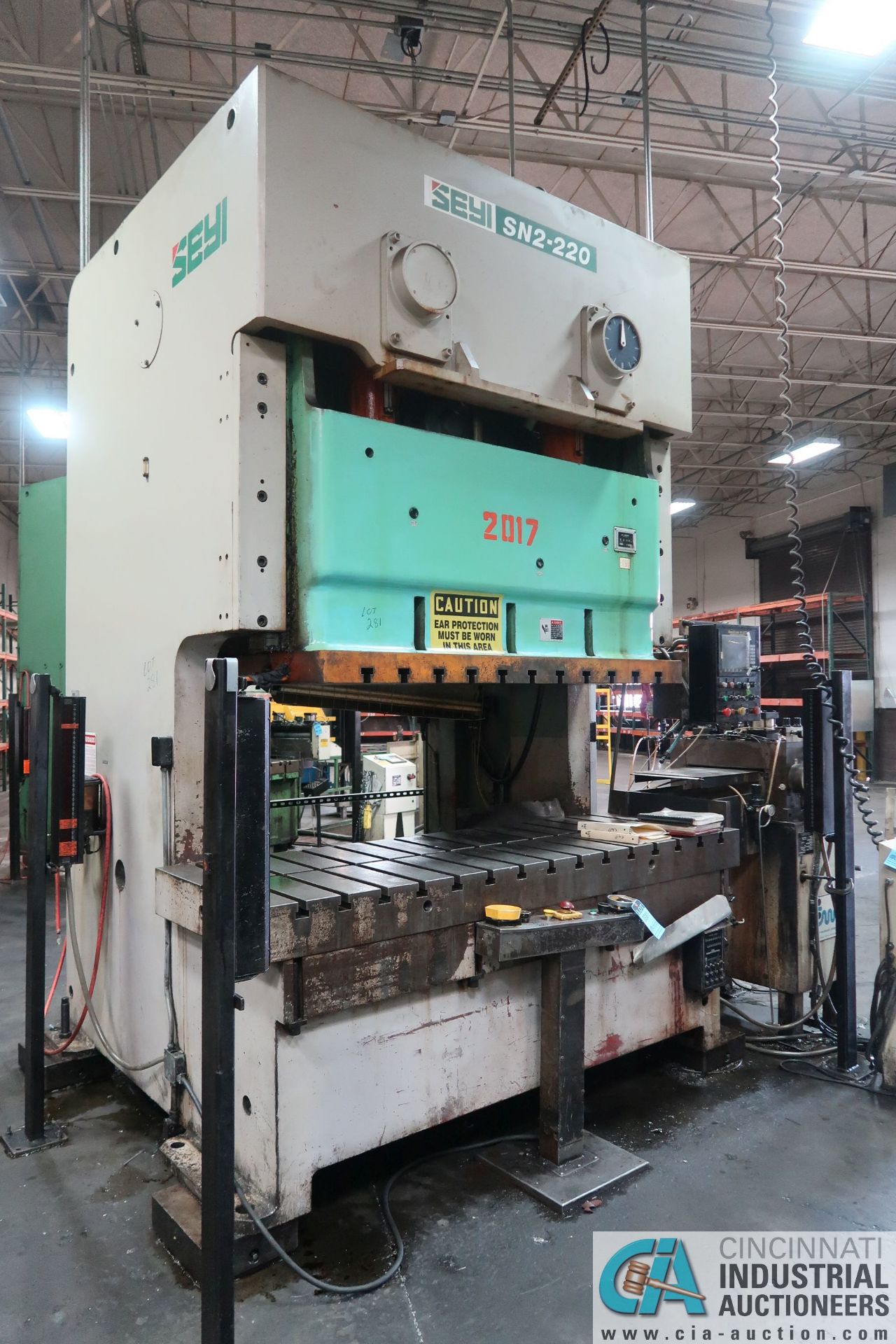 **200 TON SEYI MODEL SN2-220 GAP FRAME PRESS; S/N EW-D-200-198, OMNI LINK II LCD CONTROL, 33" X - Image 2 of 14