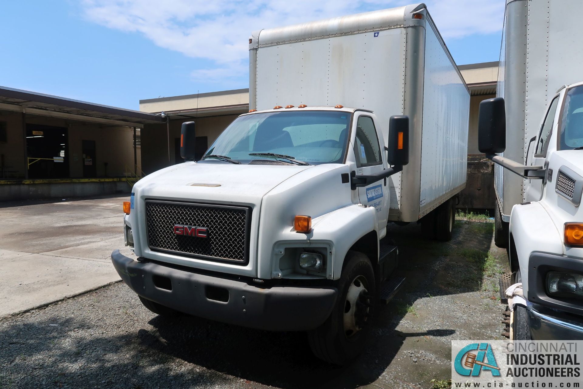 2007 GMC MODEL C6500 DIESEL 26' BOX TRUCK; VIN #1GDJ7C1367F413005, 26' BOX, ROLL-UP DOOR, REAR LAND