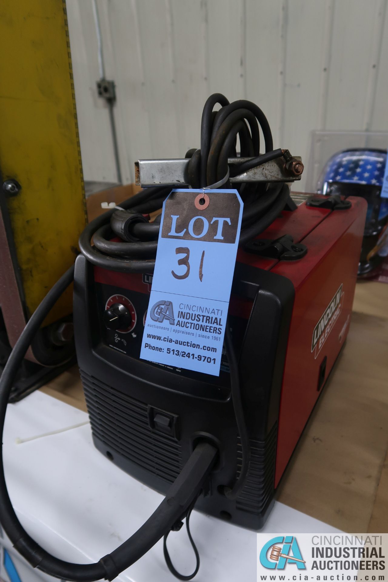 LINCOLN ELECTRIC 125 EASY CORE MIG WELDING POWER SOURCE; S/N M3170402128, WITH BUILT IN WIRE FEEDER,