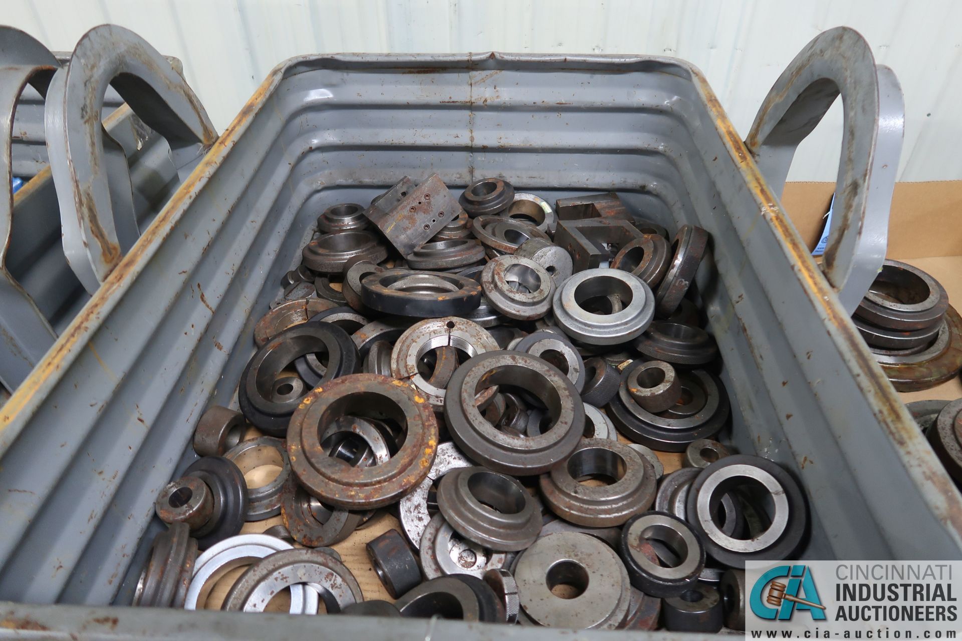 (LOT) MISCELLANEOUS SIZE RING GAGE WITH CORRUGATED STEEL TUB