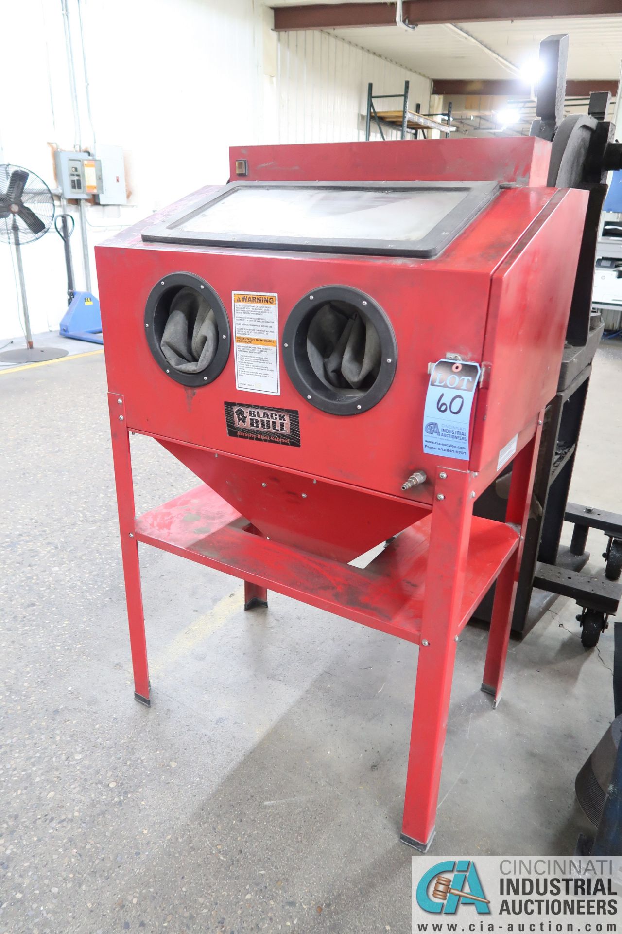 BLACK BULL ABRASIVE BLAST CABINET