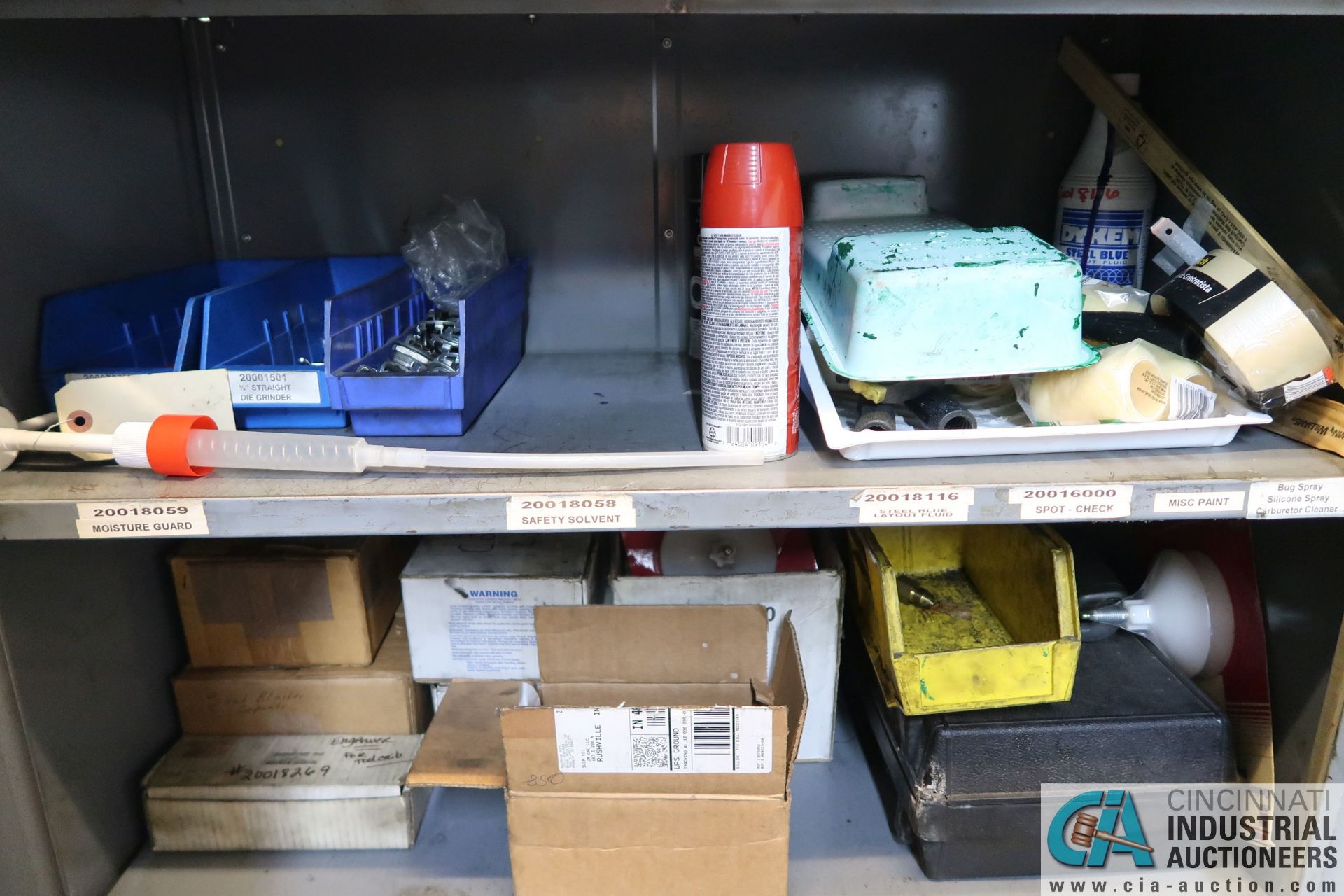 (LOT) SHOP SUPPLIES WITH STORAGE CABINET - Image 5 of 5