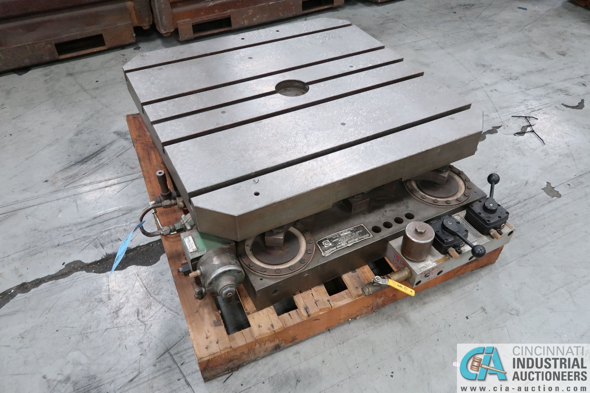 **36" X 36" GIDDINGS AND LEWIS HYDROSTATIC LIFT ROTARY TABLE; S/N 040-4017 **LOCATED IN COLUMBIA